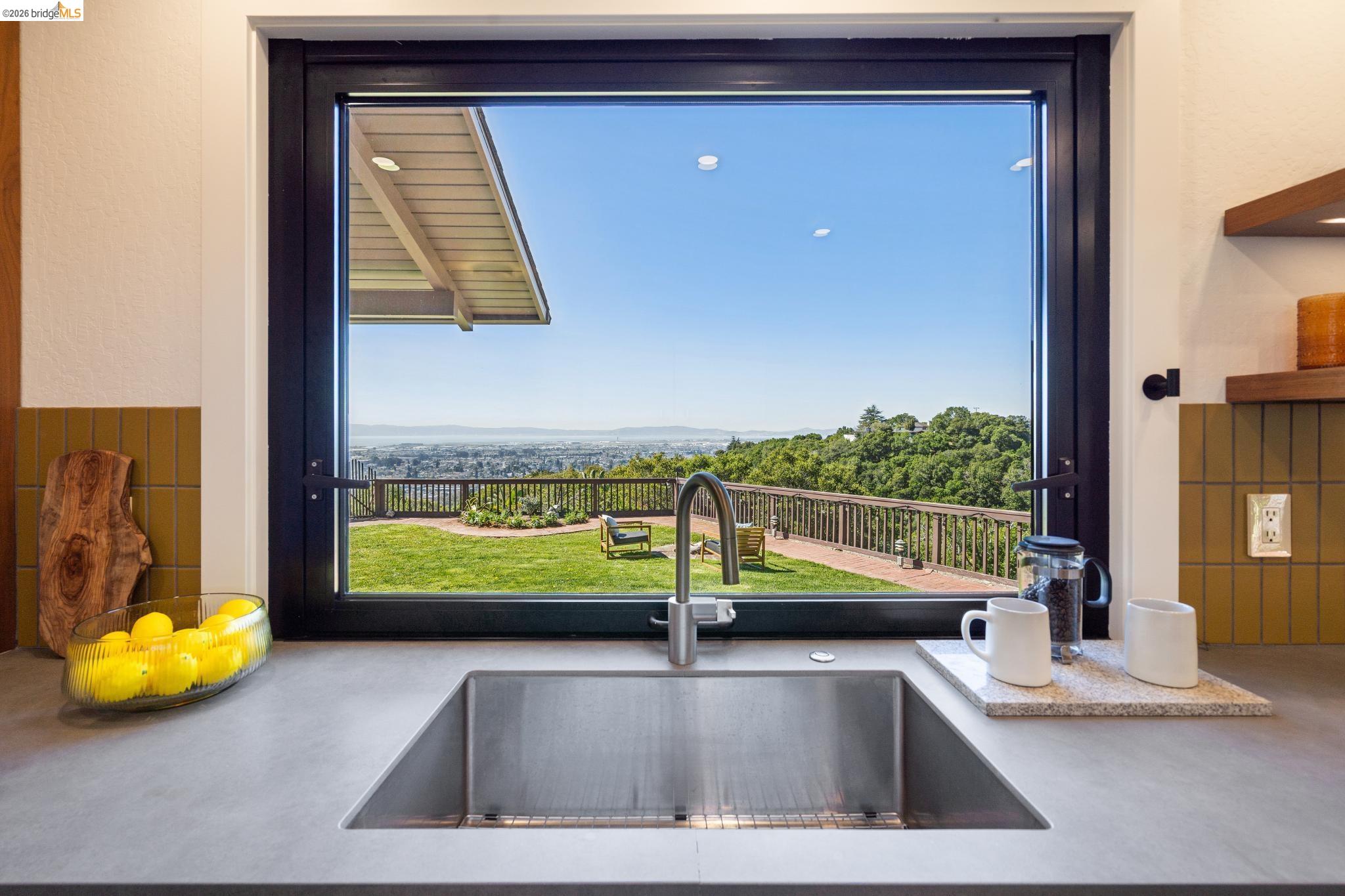 Detail Gallery Image 32 of 60 For 11448 Lochard St, Oakland,  CA 94605 - 3 Beds | 2 Baths