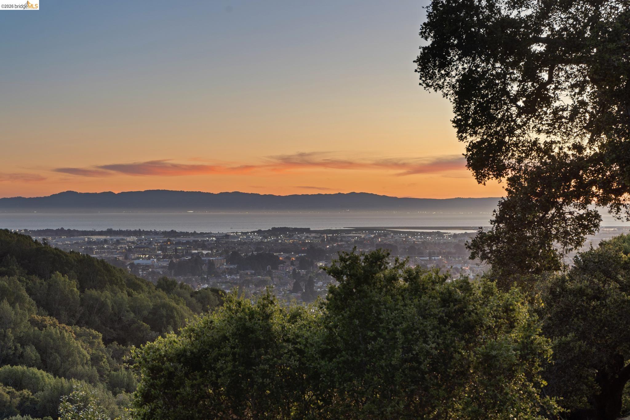 Detail Gallery Image 5 of 60 For 11448 Lochard St, Oakland,  CA 94605 - 3 Beds | 2 Baths