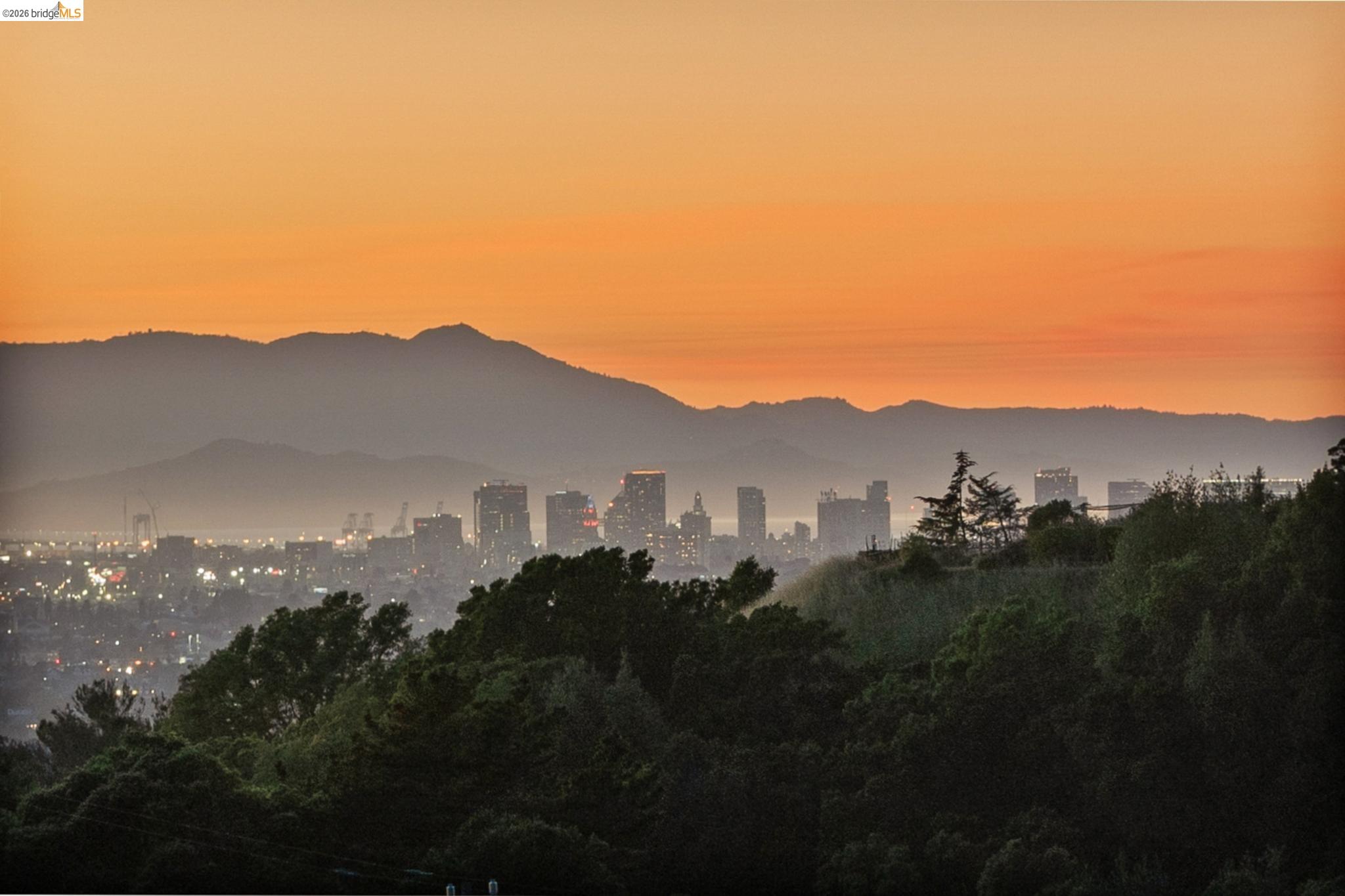 Detail Gallery Image 7 of 60 For 11448 Lochard St, Oakland,  CA 94605 - 3 Beds | 2 Baths