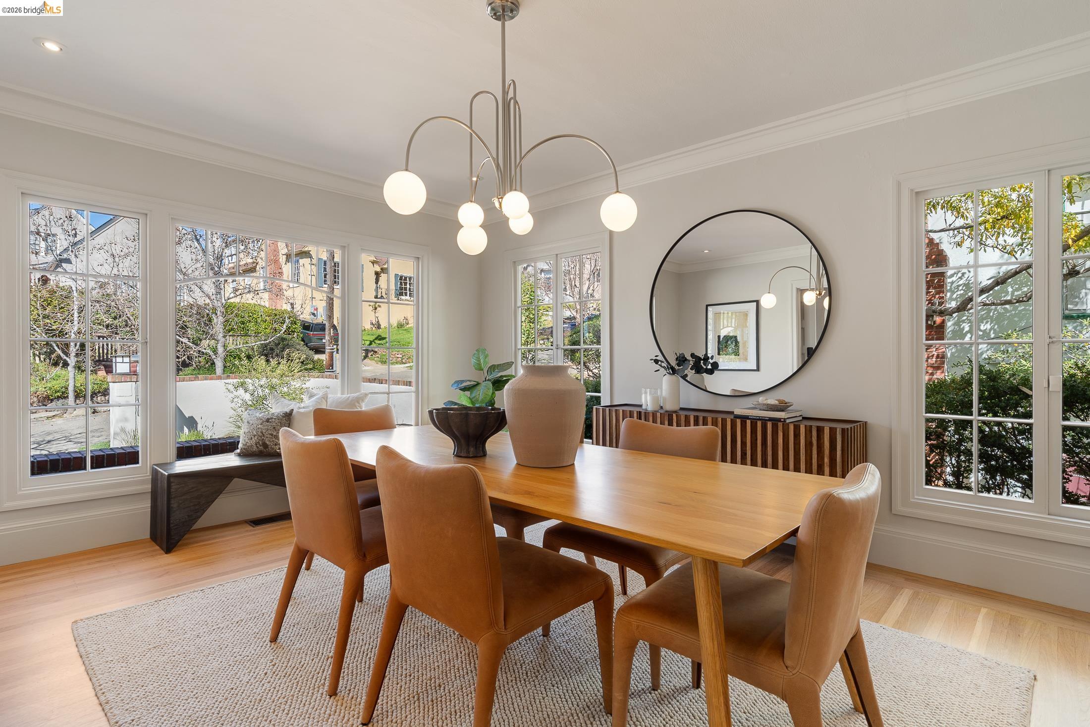 Detail Gallery Image 13 of 59 For 1101 Clarendon Crescent, Oakland,  CA 94610 - 6 Beds | 3/1 Baths