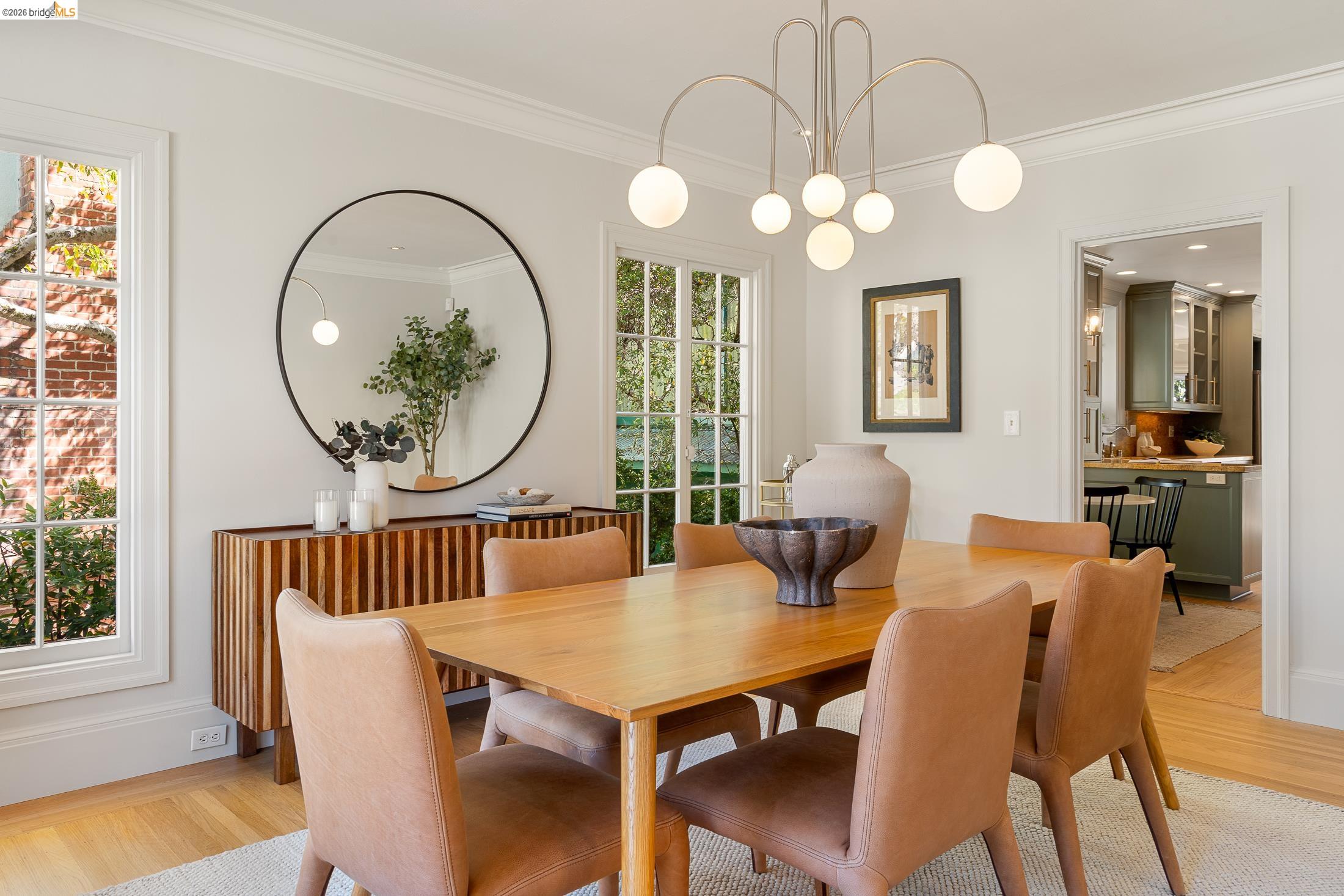 Detail Gallery Image 14 of 59 For 1101 Clarendon Crescent, Oakland,  CA 94610 - 6 Beds | 3/1 Baths