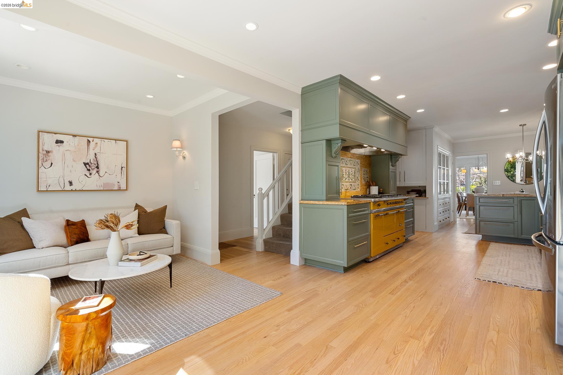 Detail Gallery Image 22 of 59 For 1101 Clarendon Crescent, Oakland,  CA 94610 - 6 Beds | 3/1 Baths