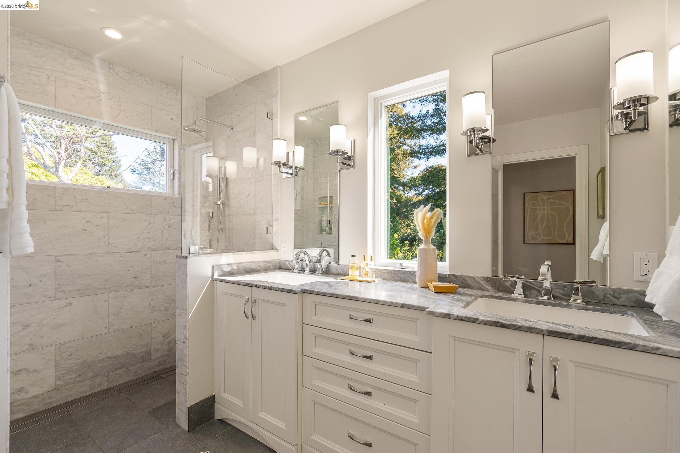 Detail Gallery Image 29 of 59 For 1101 Clarendon Crescent, Oakland,  CA 94610 - 6 Beds | 3/1 Baths