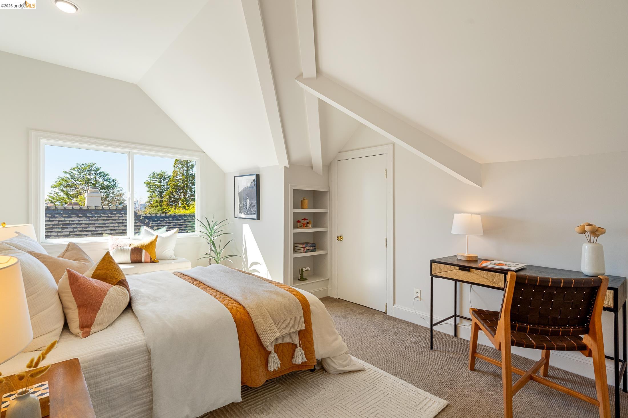 Detail Gallery Image 33 of 59 For 1101 Clarendon Crescent, Oakland,  CA 94610 - 6 Beds | 3/1 Baths