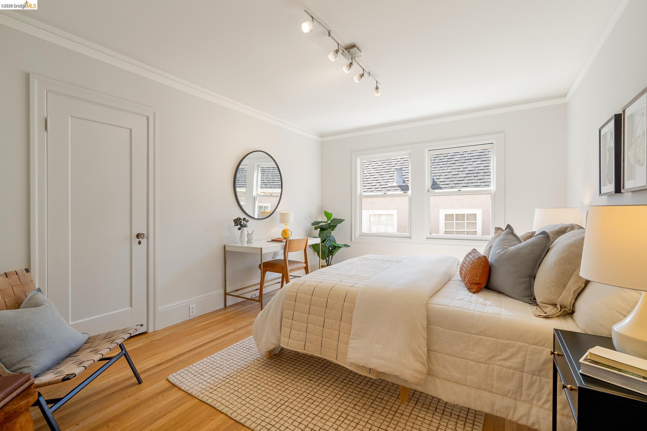 Detail Gallery Image 36 of 59 For 1101 Clarendon Crescent, Oakland,  CA 94610 - 6 Beds | 3/1 Baths