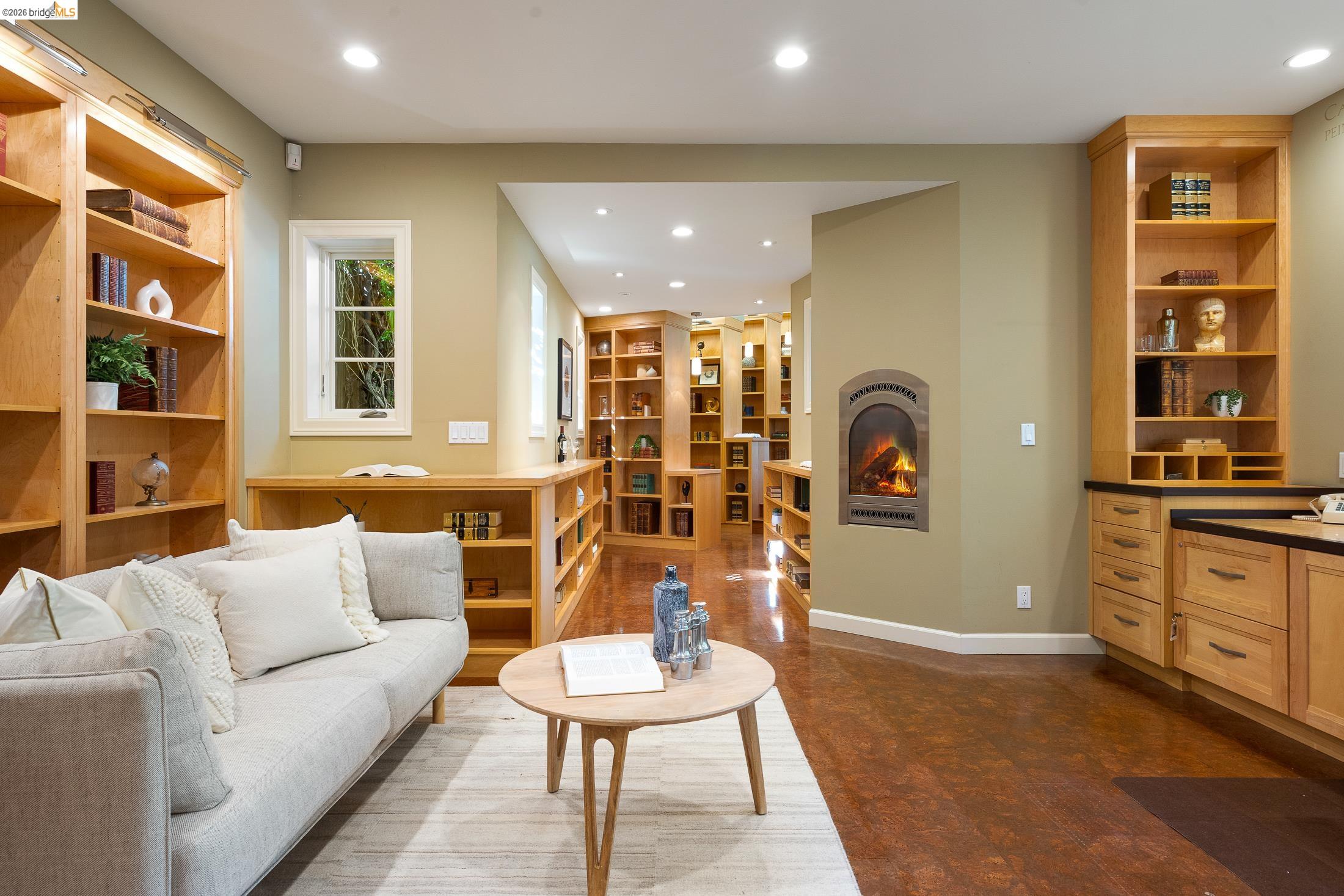 Detail Gallery Image 44 of 59 For 1101 Clarendon Crescent, Oakland,  CA 94610 - 6 Beds | 3/1 Baths