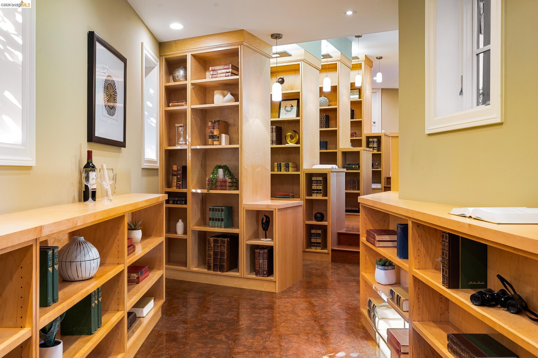 Detail Gallery Image 49 of 59 For 1101 Clarendon Crescent, Oakland,  CA 94610 - 6 Beds | 3/1 Baths