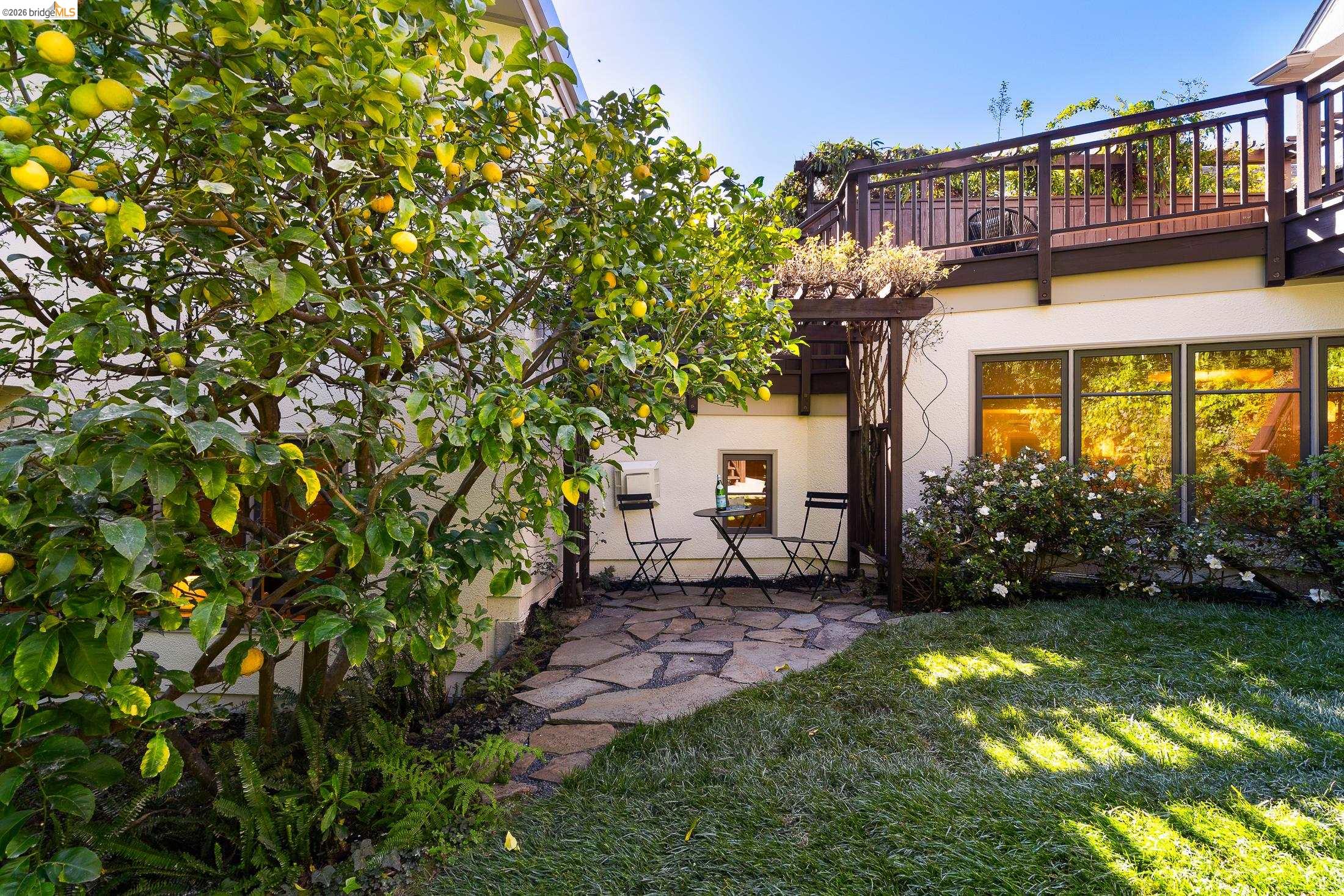 Detail Gallery Image 53 of 59 For 1101 Clarendon Crescent, Oakland,  CA 94610 - 6 Beds | 3/1 Baths