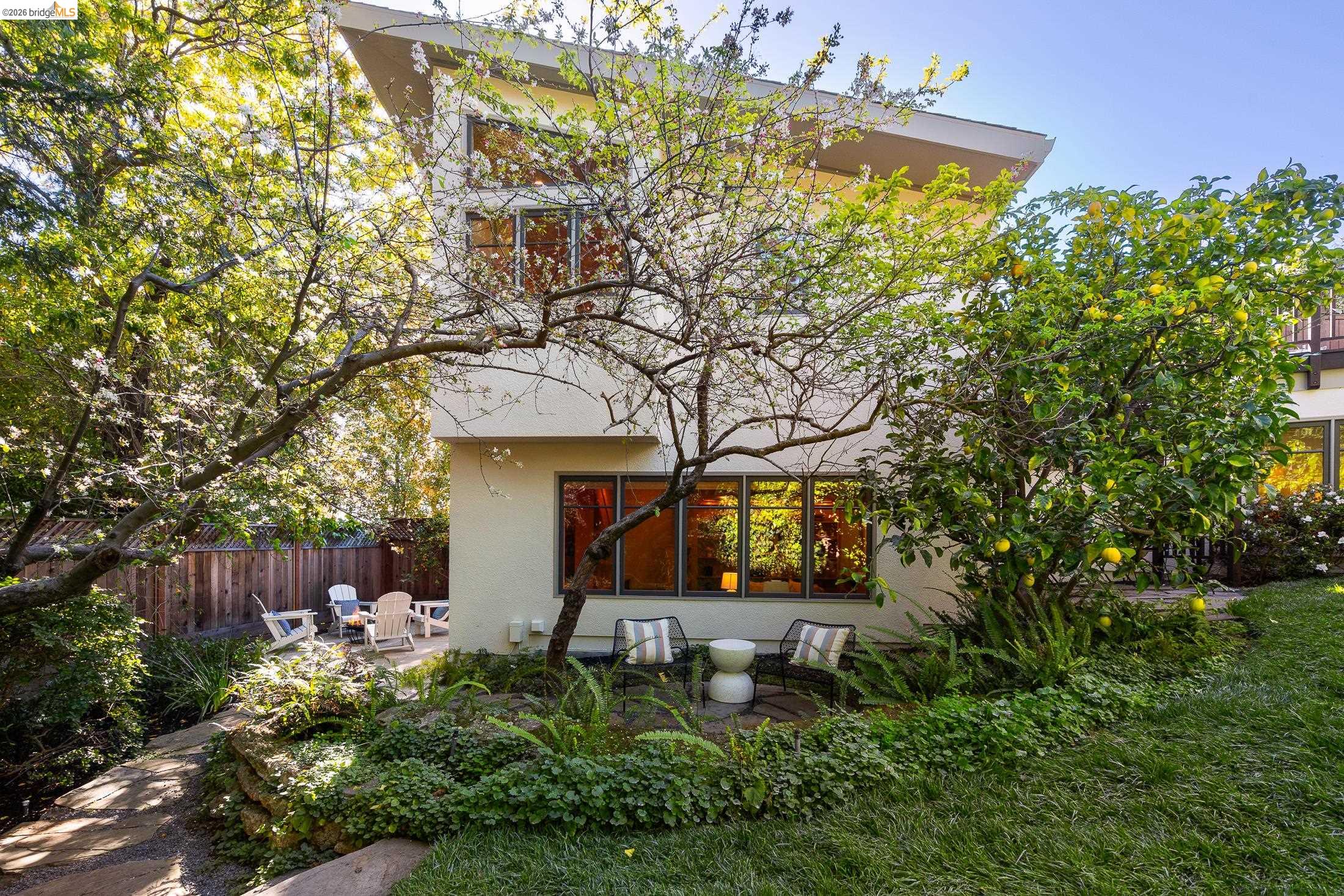 Detail Gallery Image 55 of 59 For 1101 Clarendon Crescent, Oakland,  CA 94610 - 6 Beds | 3/1 Baths