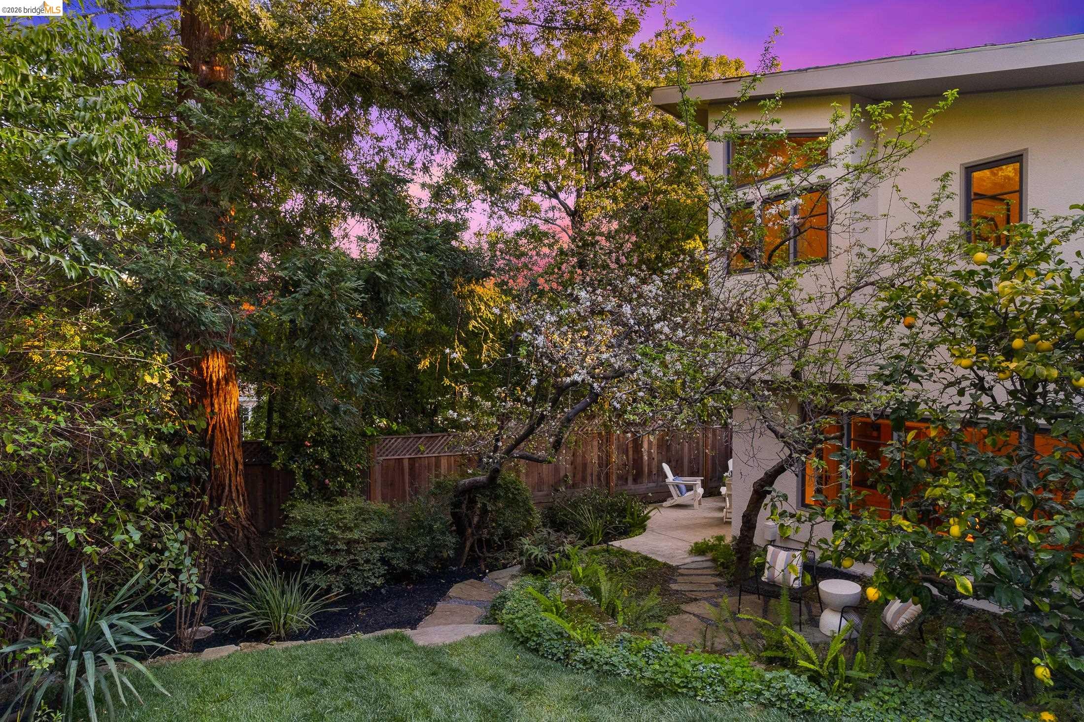 Detail Gallery Image 56 of 59 For 1101 Clarendon Crescent, Oakland,  CA 94610 - 6 Beds | 3/1 Baths