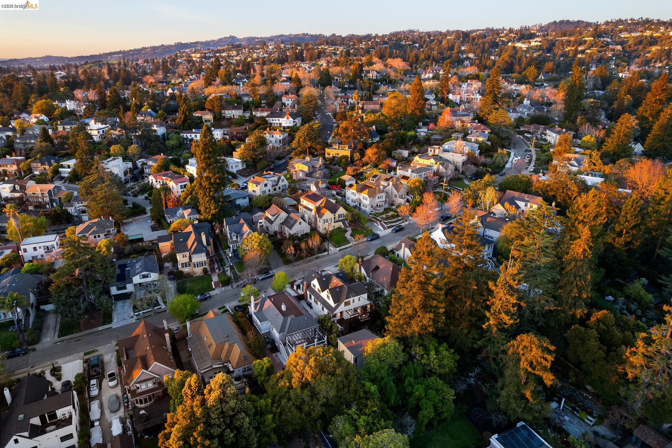 Detail Gallery Image 57 of 59 For 1101 Clarendon Crescent, Oakland,  CA 94610 - 6 Beds | 3/1 Baths