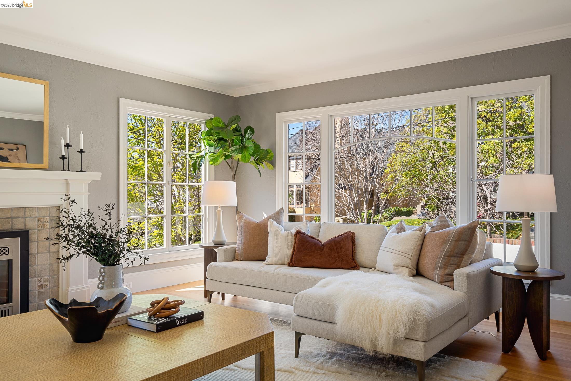 Detail Gallery Image 8 of 59 For 1101 Clarendon Crescent, Oakland,  CA 94610 - 6 Beds | 3/1 Baths