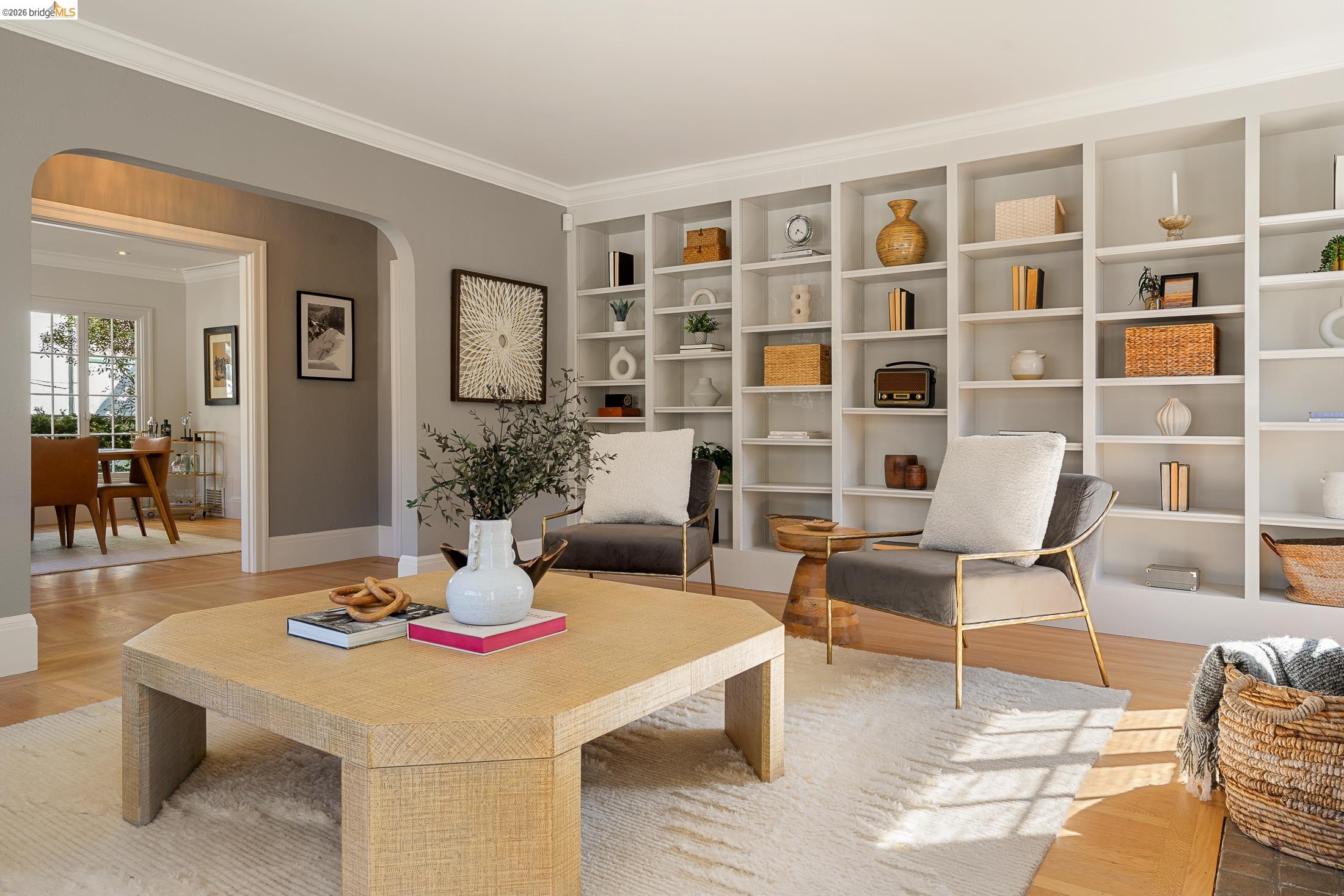 Detail Gallery Image 10 of 59 For 1101 Clarendon Crescent, Oakland,  CA 94610 - 6 Beds | 3/1 Baths