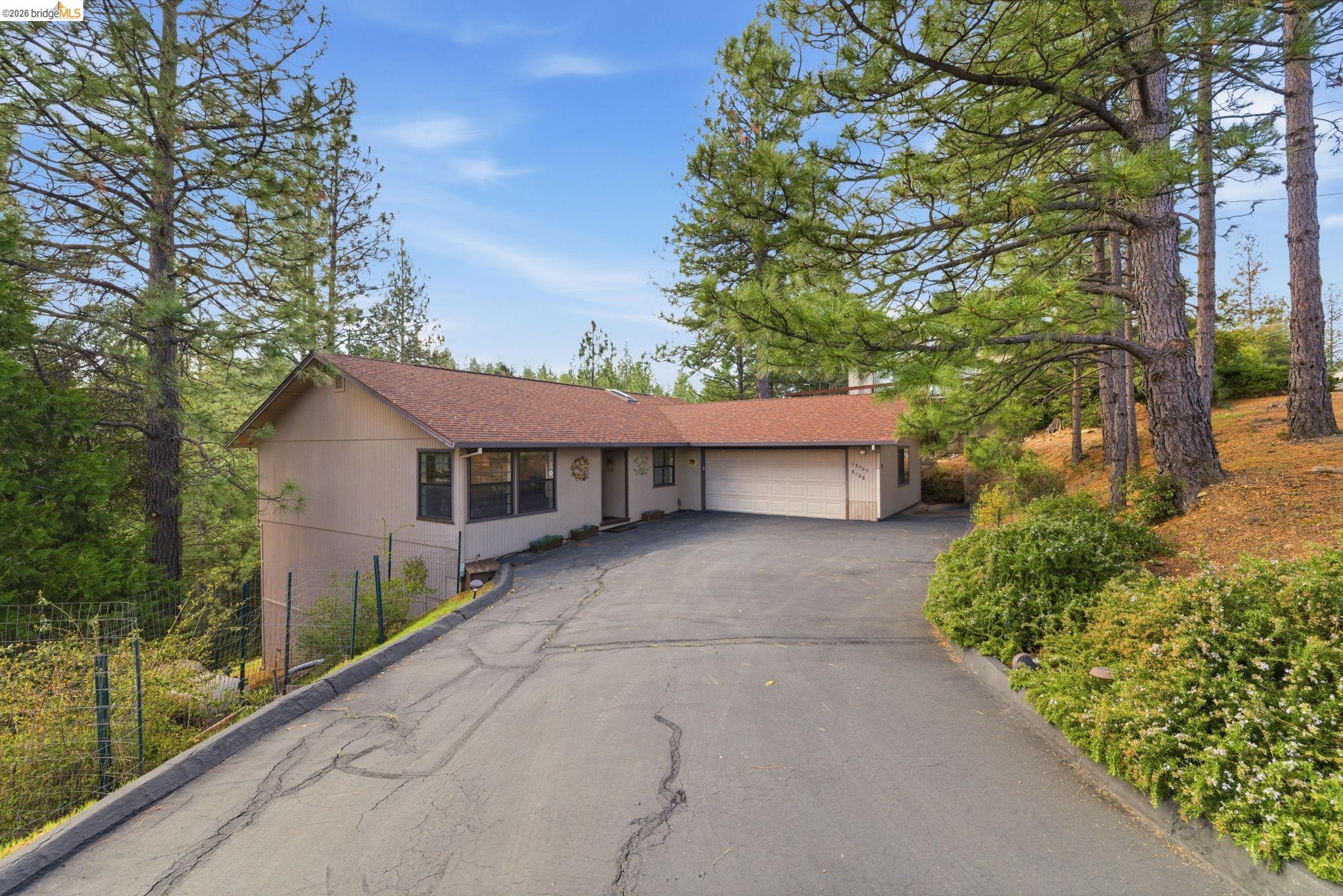 Detail Gallery Image 2 of 19 For 12305 Mills Street, Groveland,  CA 95321 - 3 Beds | 2 Baths