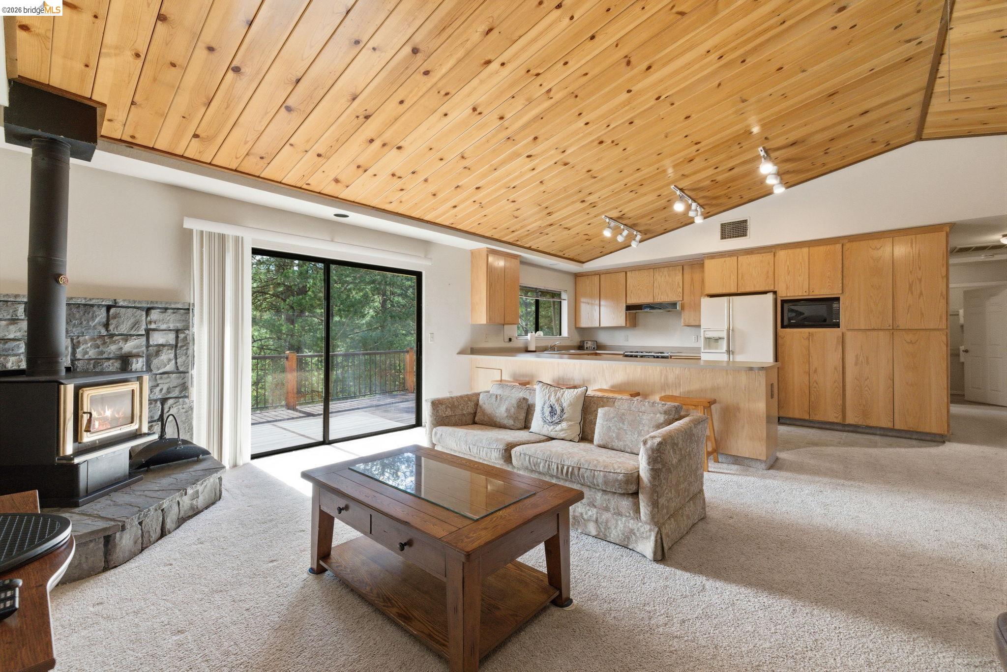 Detail Gallery Image 3 of 19 For 12305 Mills Street, Groveland,  CA 95321 - 3 Beds | 2 Baths