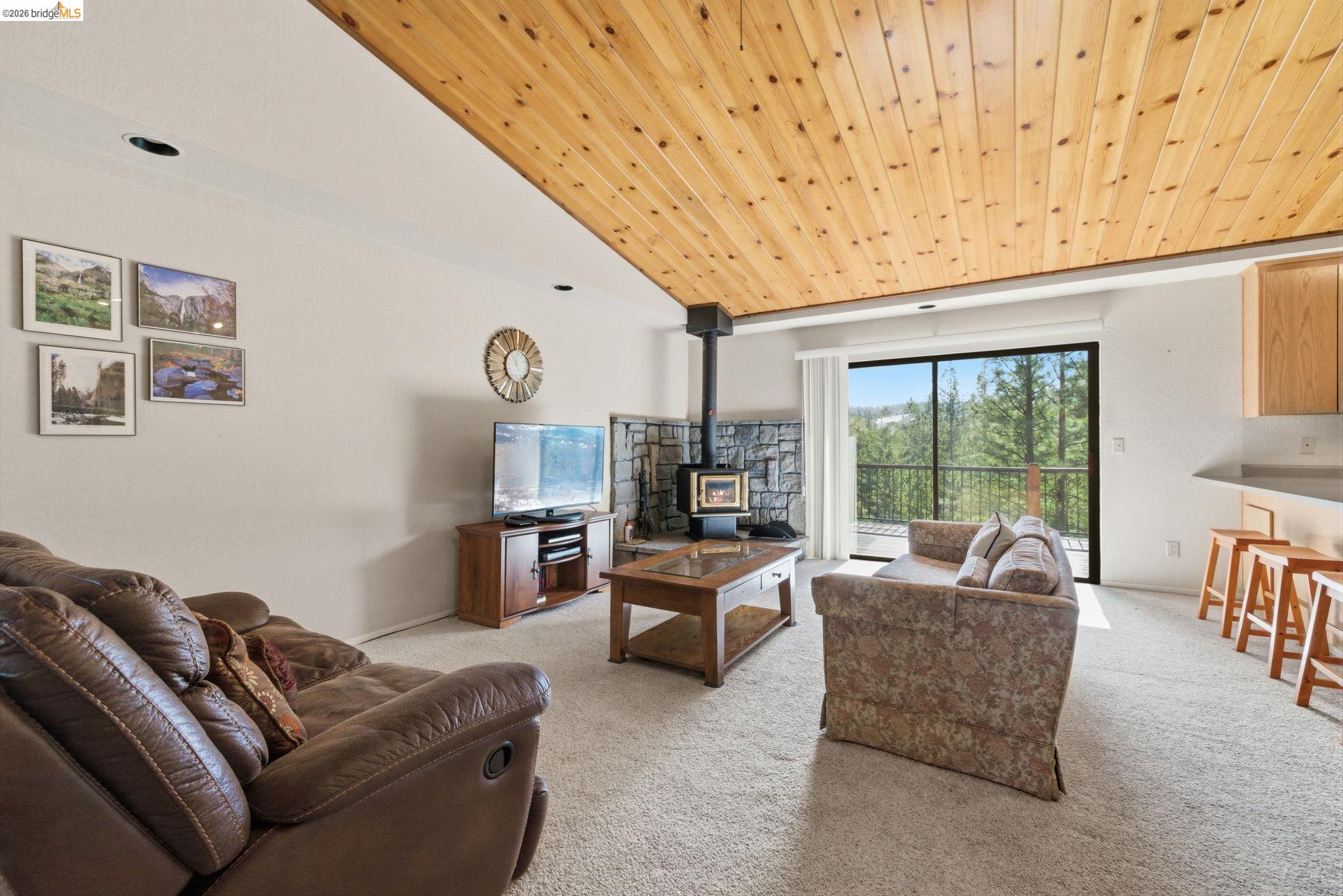 Detail Gallery Image 4 of 19 For 12305 Mills Street, Groveland,  CA 95321 - 3 Beds | 2 Baths