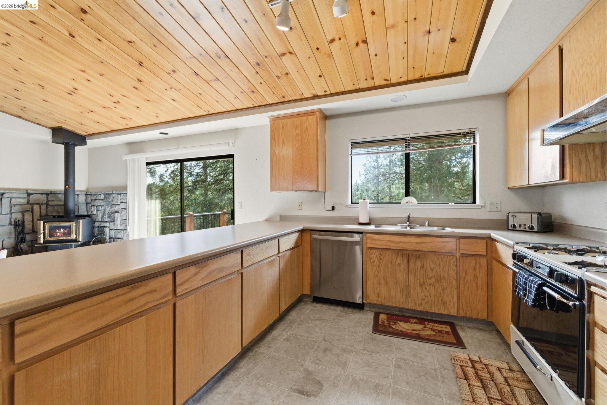 Detail Gallery Image 8 of 19 For 12305 Mills Street, Groveland,  CA 95321 - 3 Beds | 2 Baths