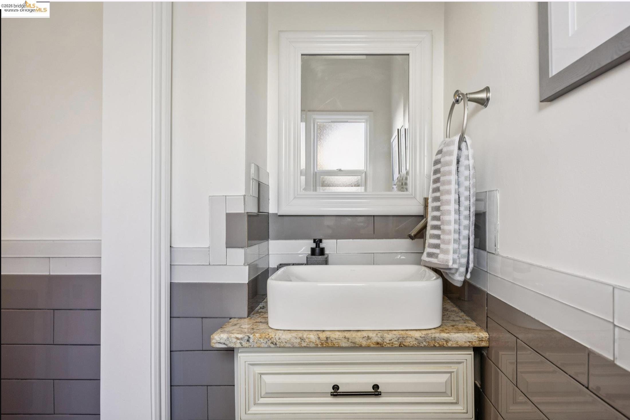 Detail Gallery Image 13 of 35 For 2749 E 17th St, Oakland,  CA 94601 - 2 Beds | 1/1 Baths