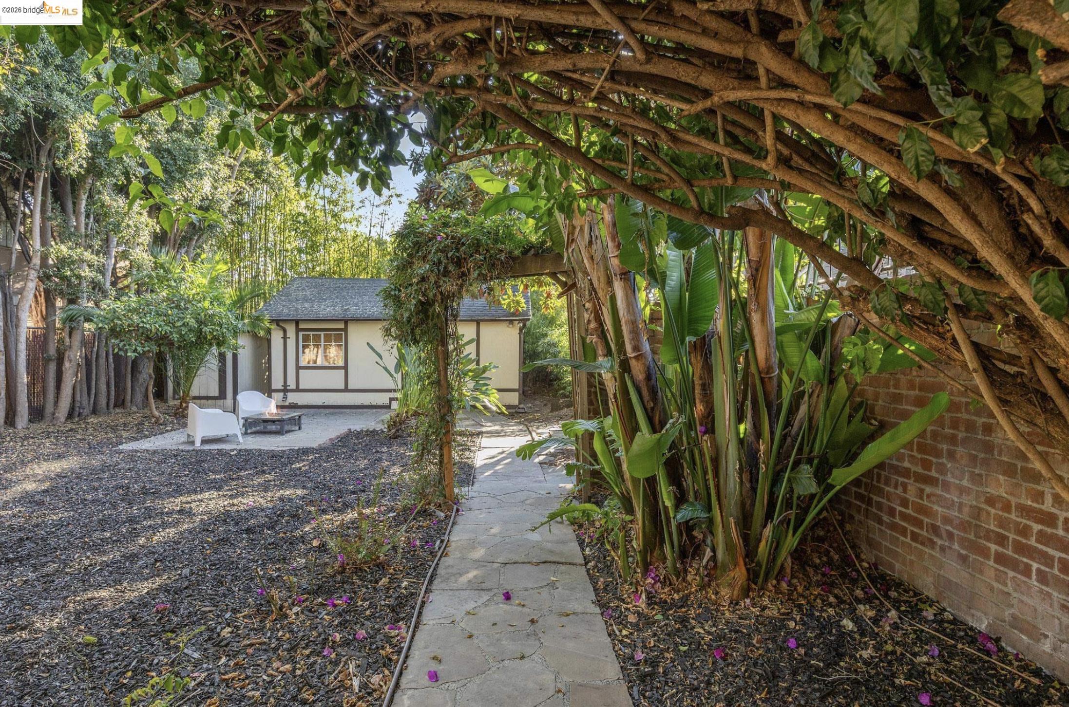 Detail Gallery Image 23 of 35 For 2749 E 17th St, Oakland,  CA 94601 - 2 Beds | 1/1 Baths