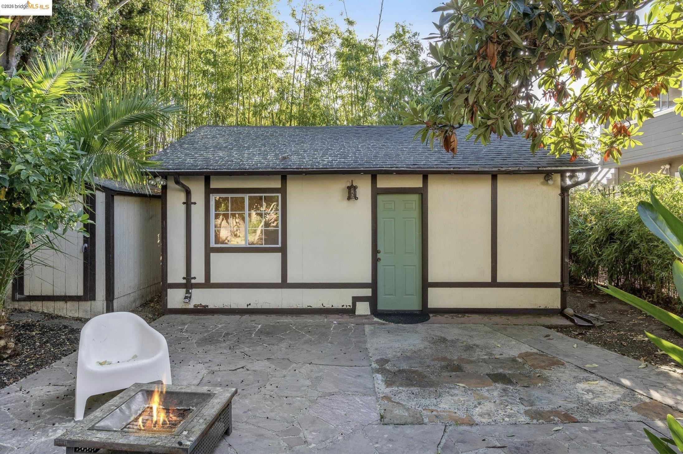 Detail Gallery Image 24 of 35 For 2749 E 17th St, Oakland,  CA 94601 - 2 Beds | 1/1 Baths