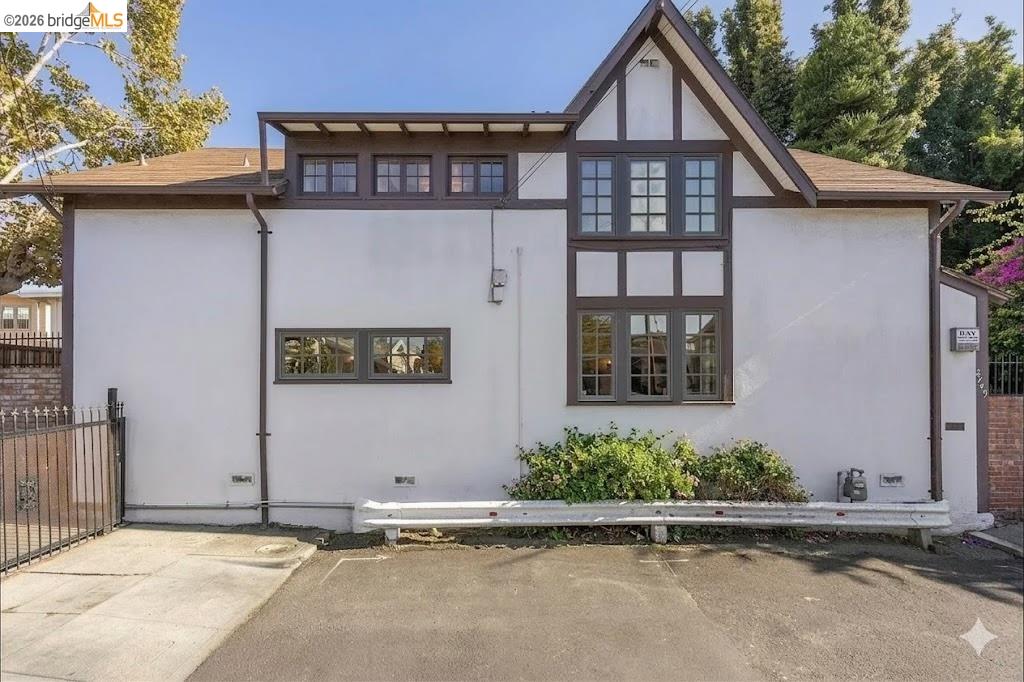 Detail Gallery Image 34 of 35 For 2749 E 17th St, Oakland,  CA 94601 - 2 Beds | 1/1 Baths