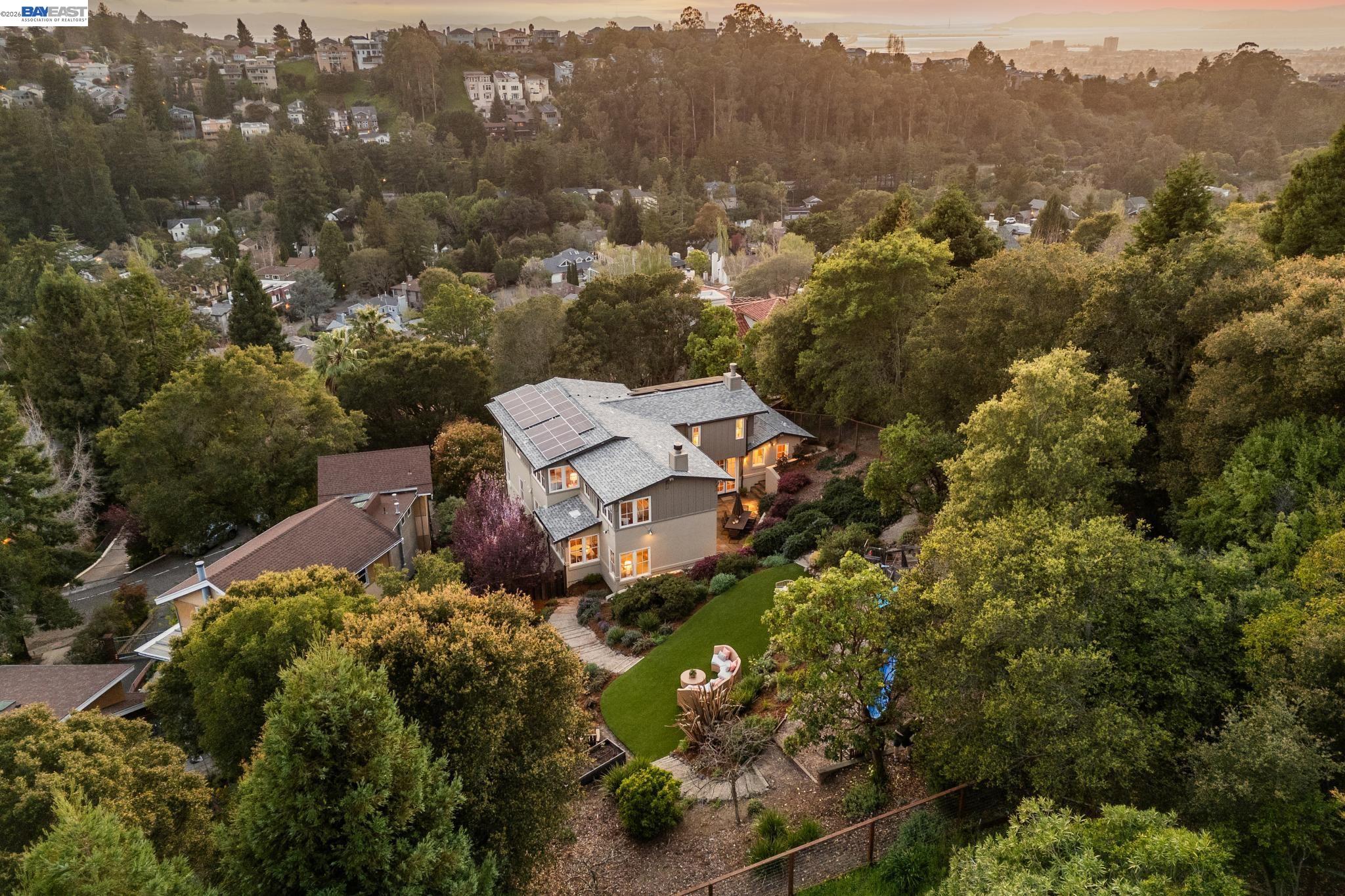 Detail Gallery Image 2 of 60 For 942 Aquarius Way, Oakland,  CA 94611 - 5 Beds | 3/1 Baths