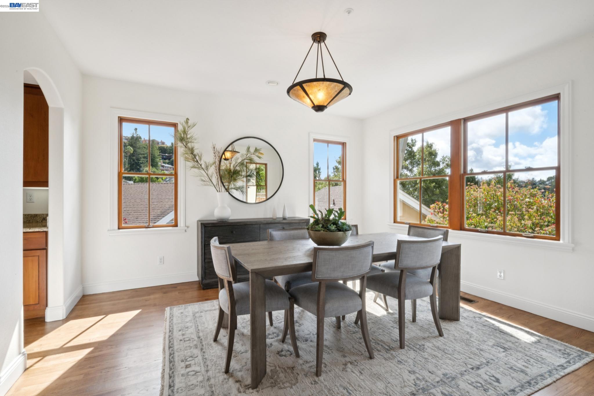 Detail Gallery Image 12 of 60 For 942 Aquarius Way, Oakland,  CA 94611 - 5 Beds | 3/1 Baths