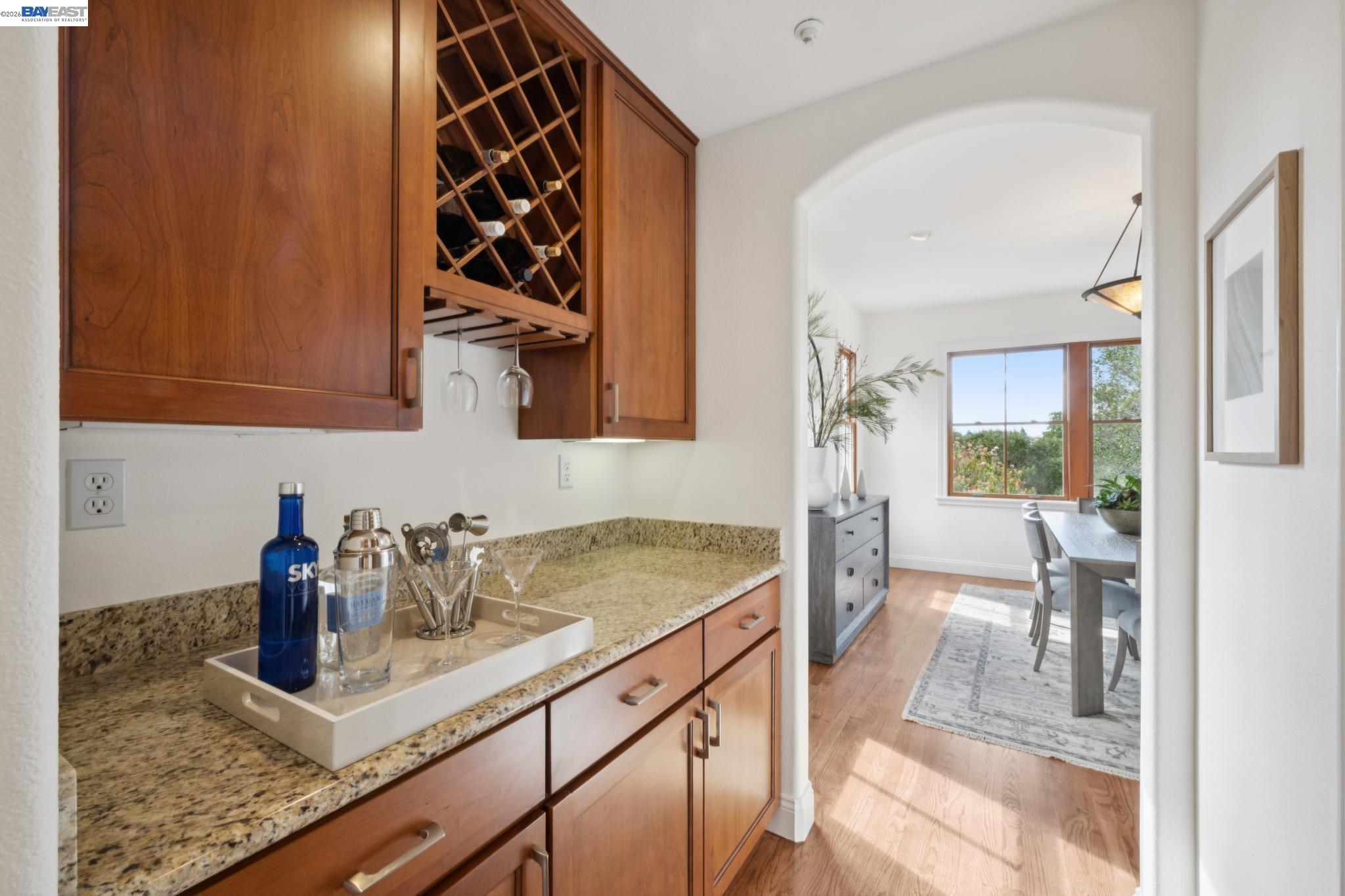 Detail Gallery Image 13 of 60 For 942 Aquarius Way, Oakland,  CA 94611 - 5 Beds | 3/1 Baths