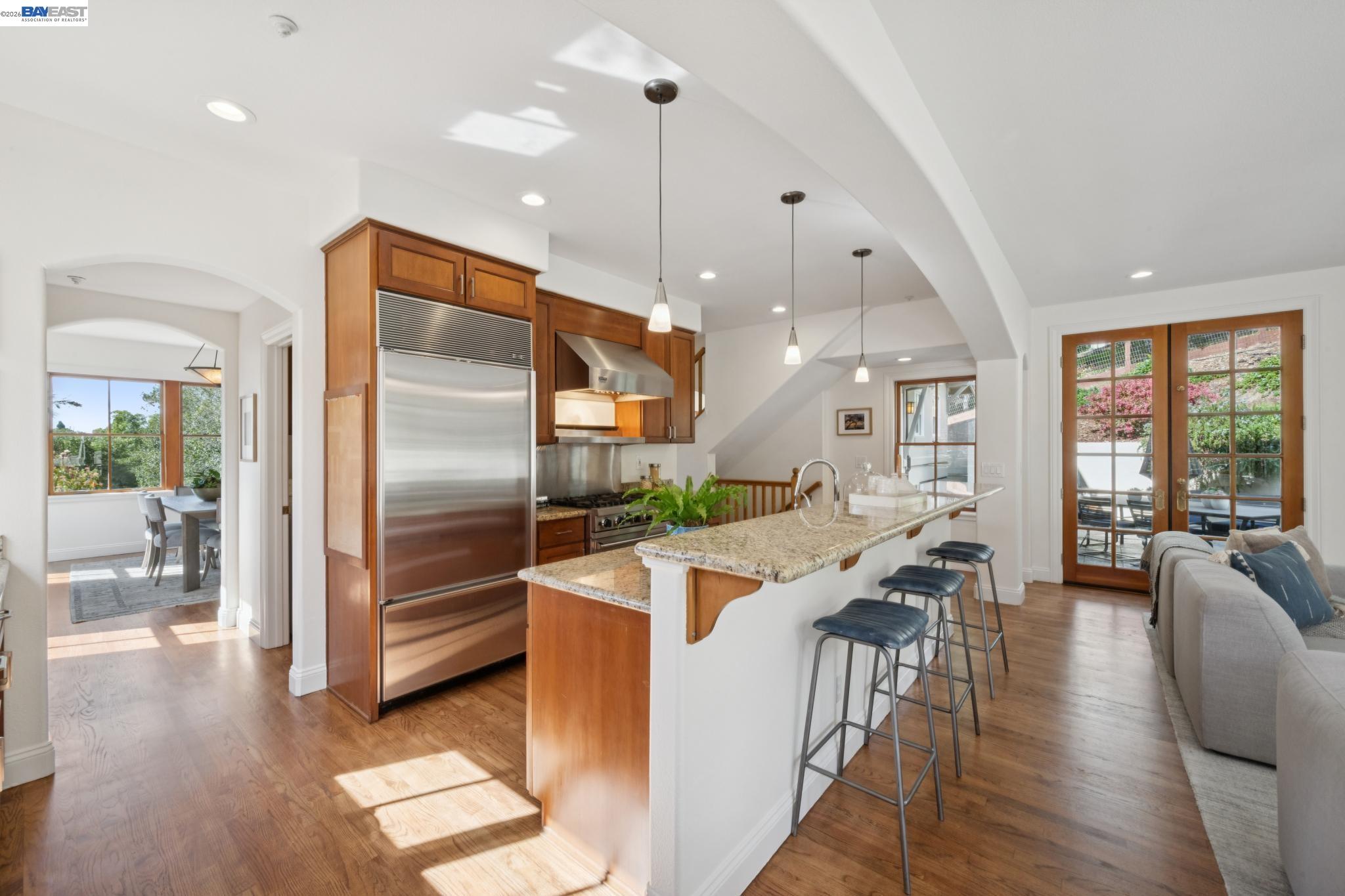 Detail Gallery Image 14 of 60 For 942 Aquarius Way, Oakland,  CA 94611 - 5 Beds | 3/1 Baths