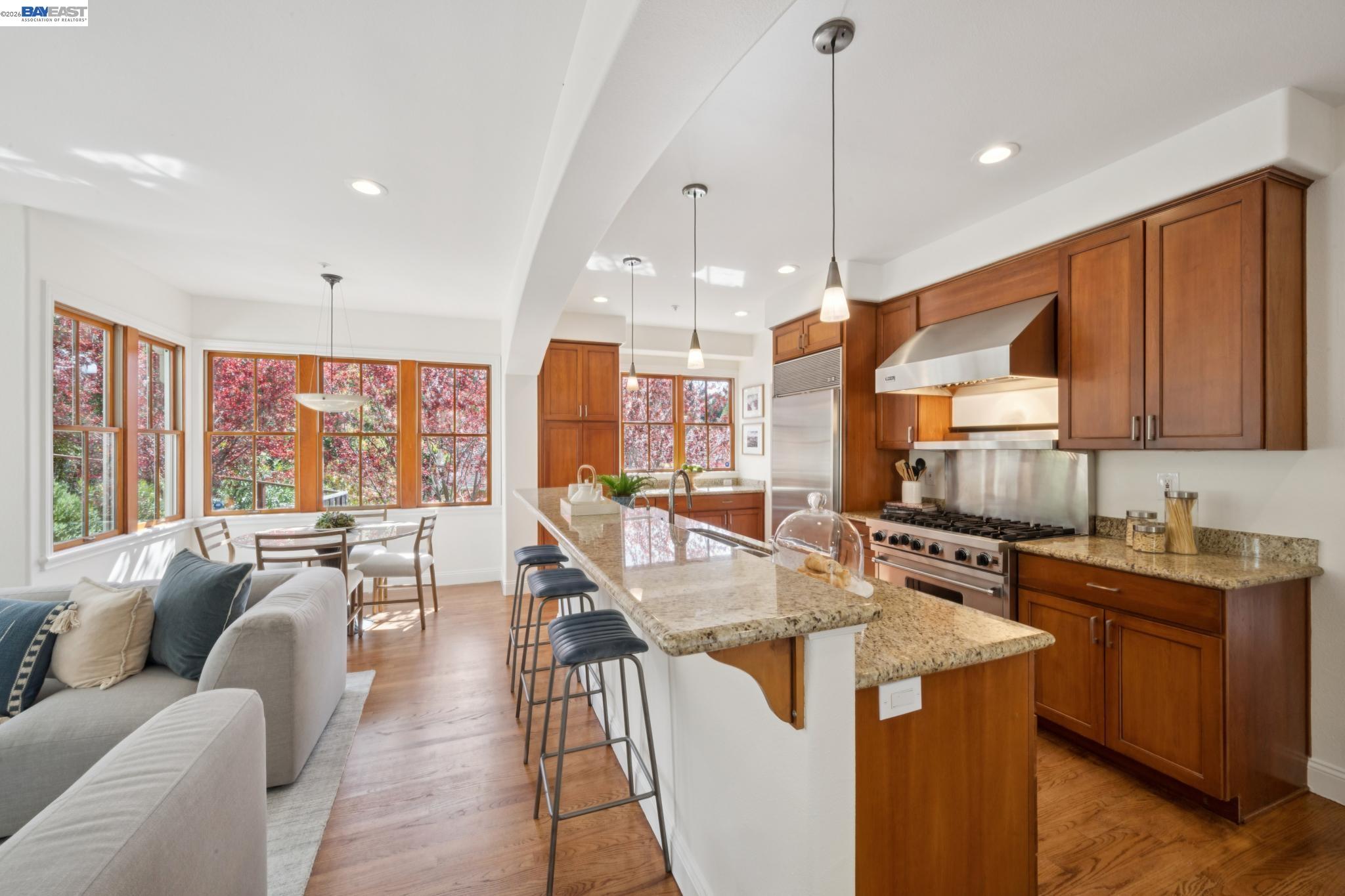 Detail Gallery Image 18 of 60 For 942 Aquarius Way, Oakland,  CA 94611 - 5 Beds | 3/1 Baths