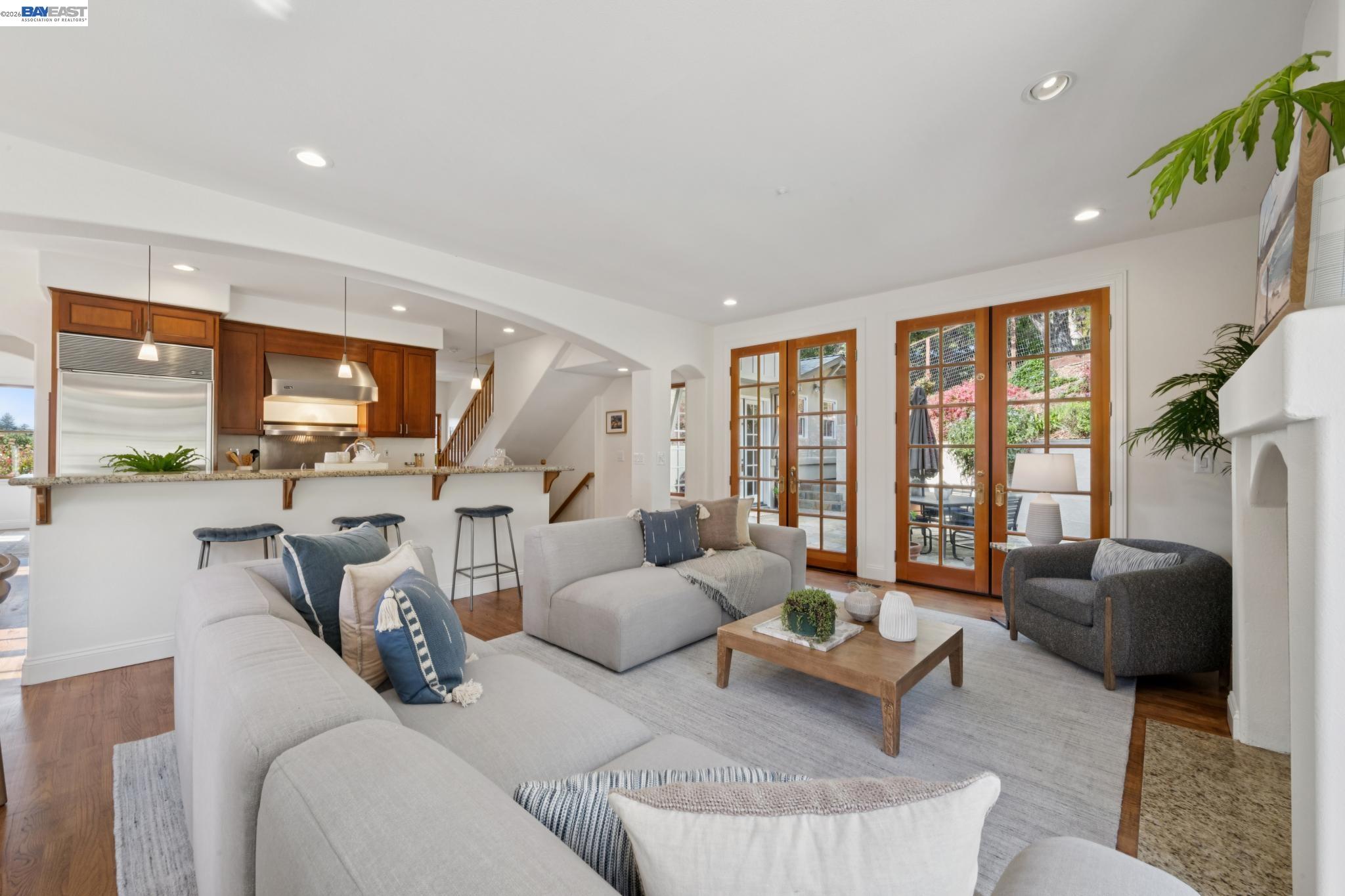 Detail Gallery Image 20 of 60 For 942 Aquarius Way, Oakland,  CA 94611 - 5 Beds | 3/1 Baths