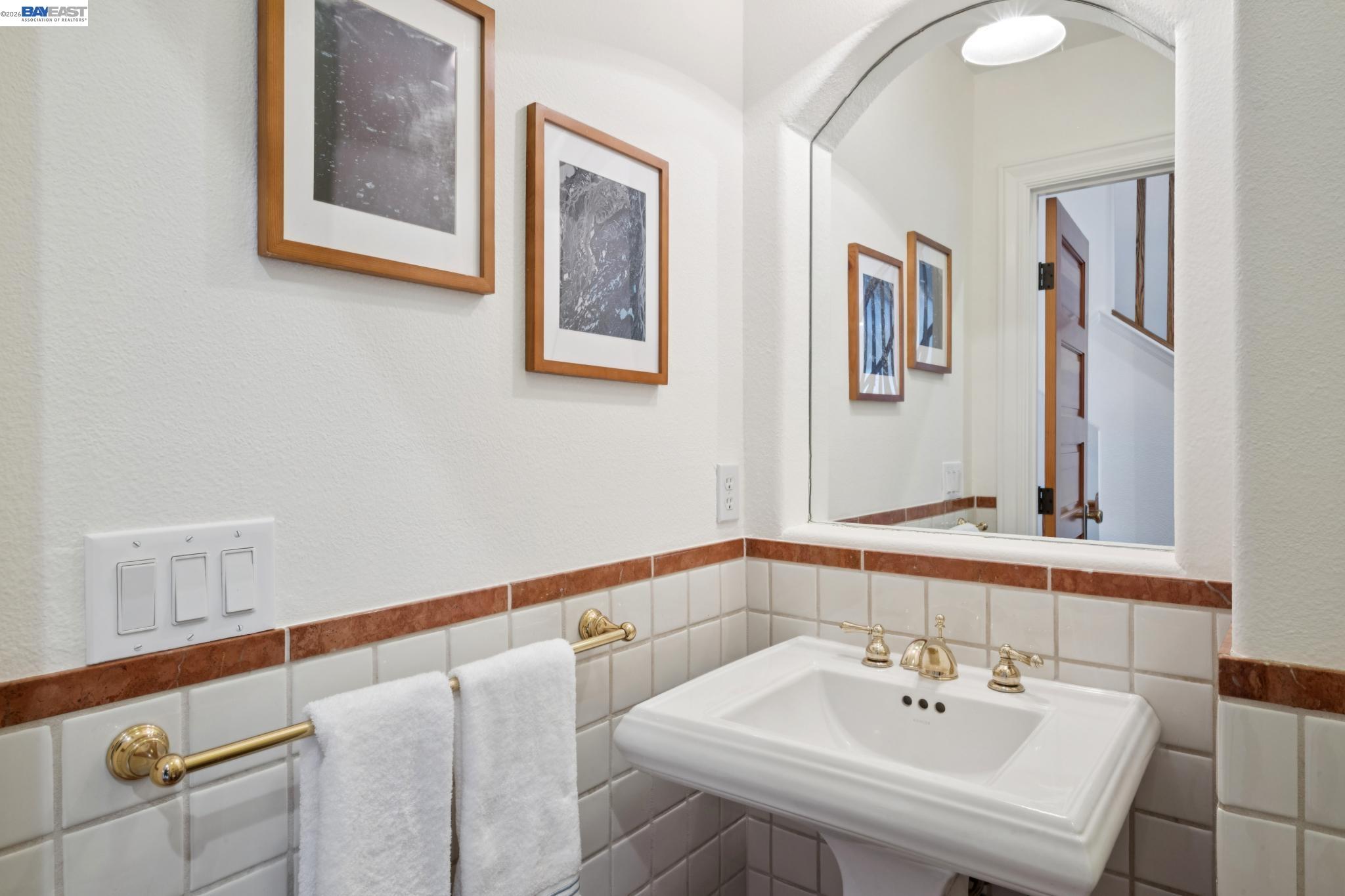 Detail Gallery Image 27 of 60 For 942 Aquarius Way, Oakland,  CA 94611 - 5 Beds | 3/1 Baths