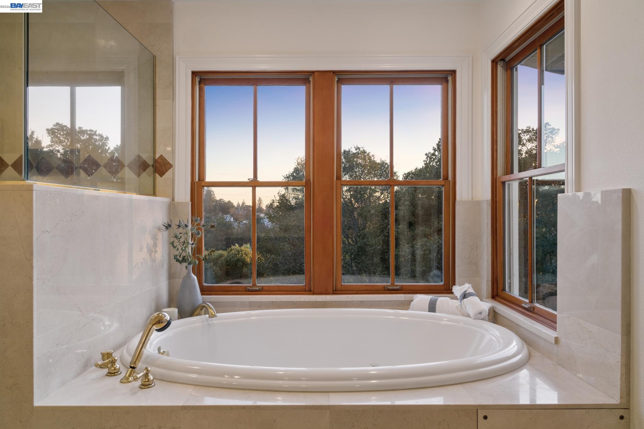 Detail Gallery Image 33 of 60 For 942 Aquarius Way, Oakland,  CA 94611 - 5 Beds | 3/1 Baths