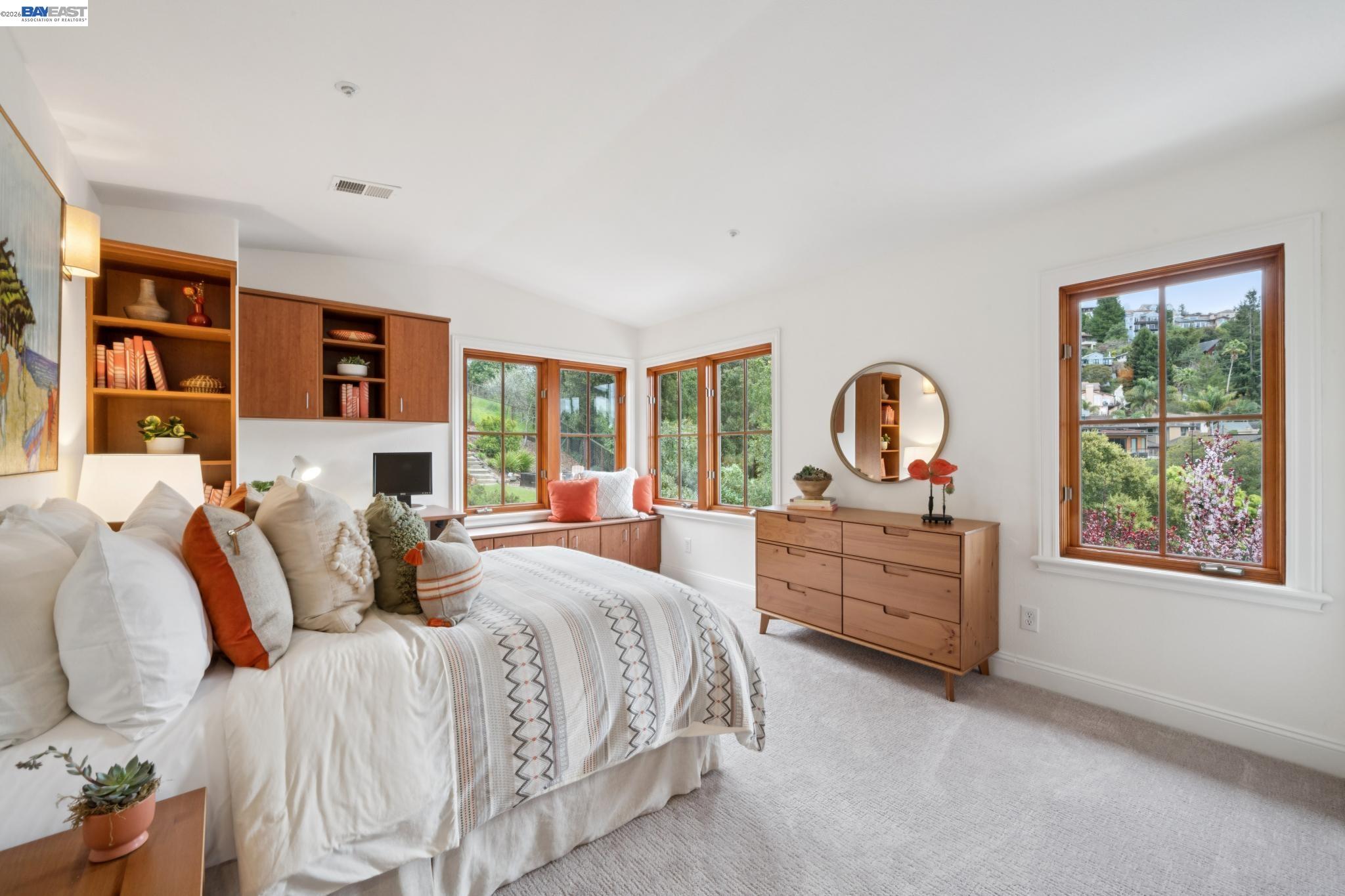 Detail Gallery Image 35 of 60 For 942 Aquarius Way, Oakland,  CA 94611 - 5 Beds | 3/1 Baths