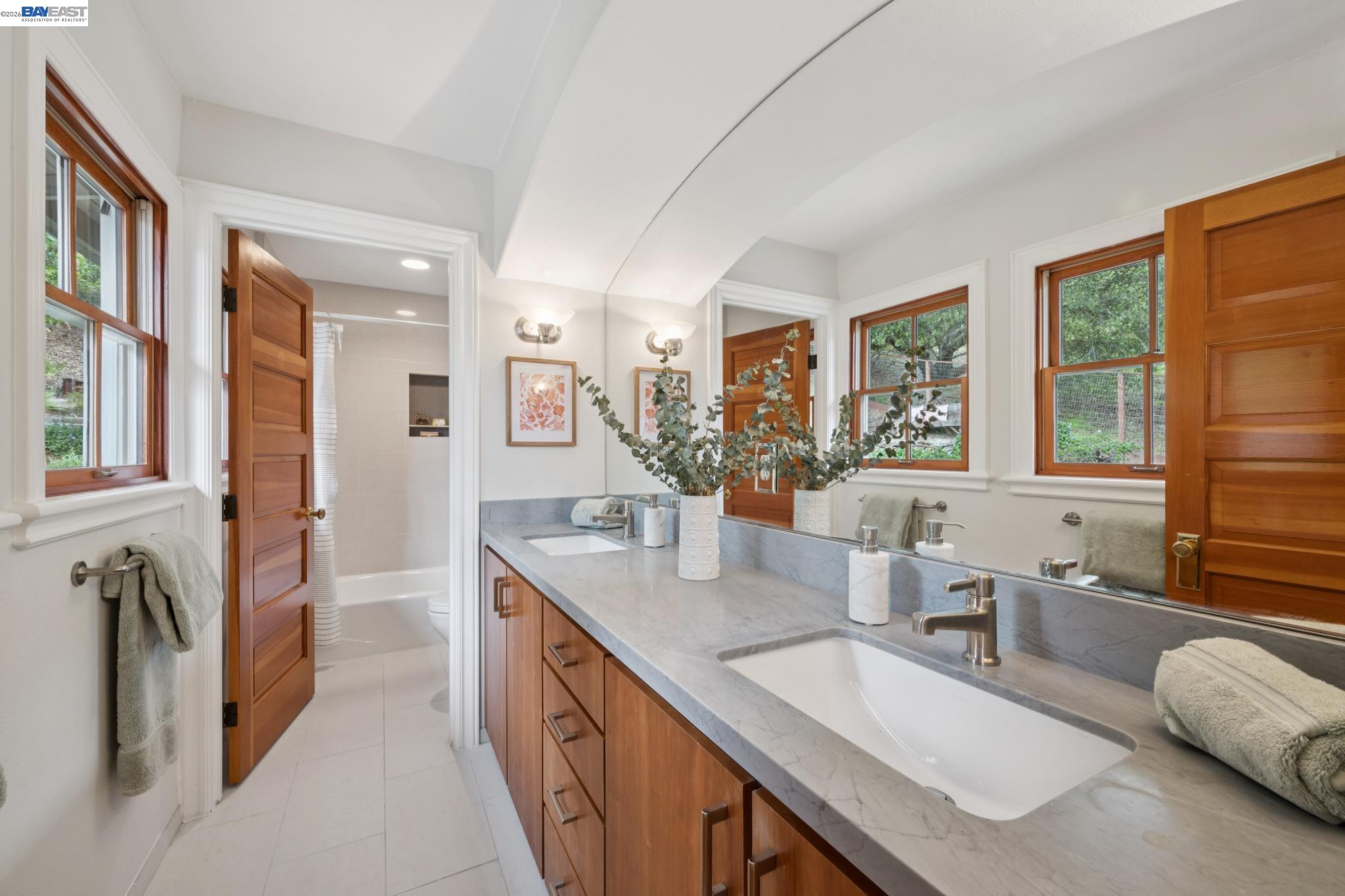 Detail Gallery Image 38 of 60 For 942 Aquarius Way, Oakland,  CA 94611 - 5 Beds | 3/1 Baths