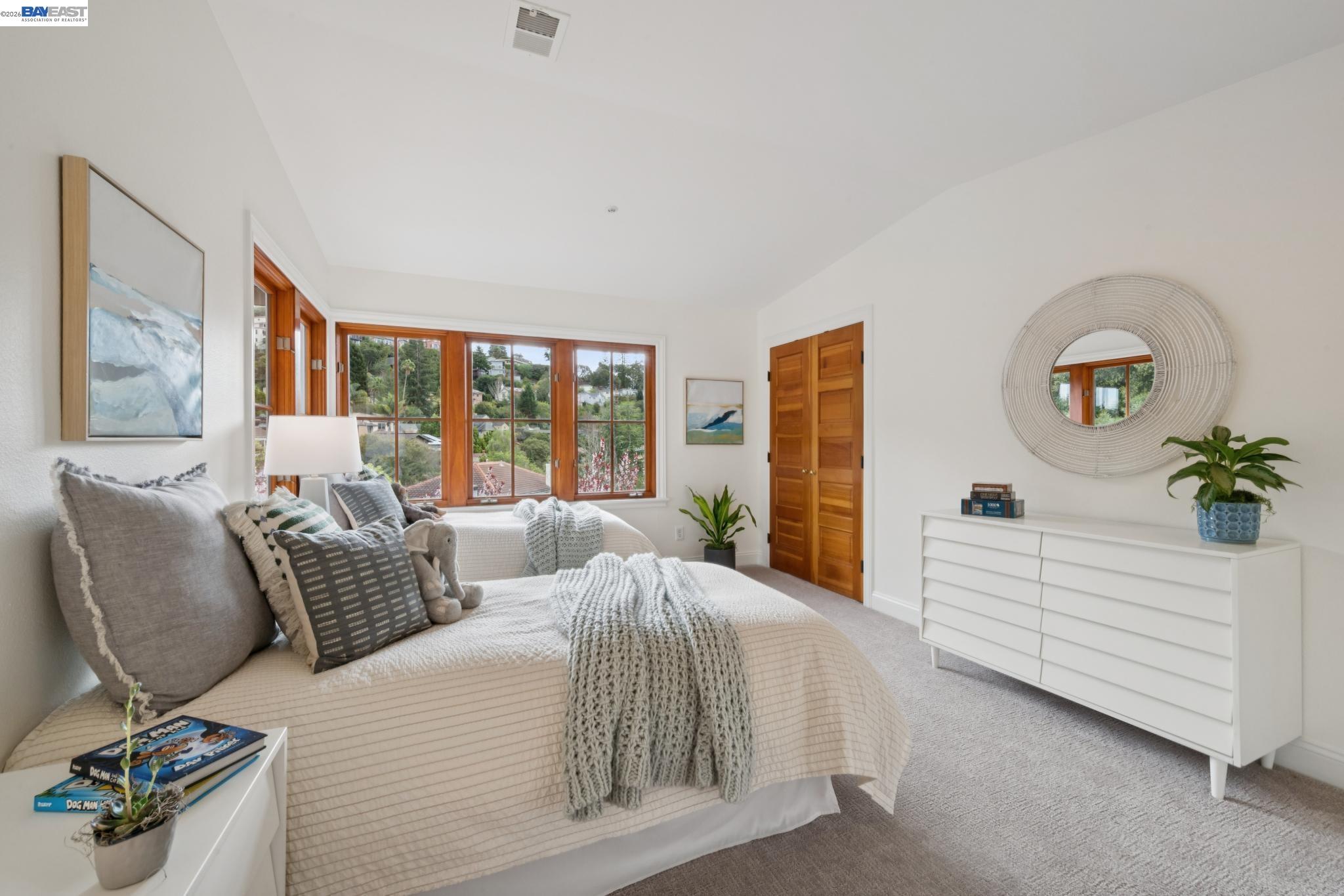 Detail Gallery Image 43 of 60 For 942 Aquarius Way, Oakland,  CA 94611 - 5 Beds | 3/1 Baths