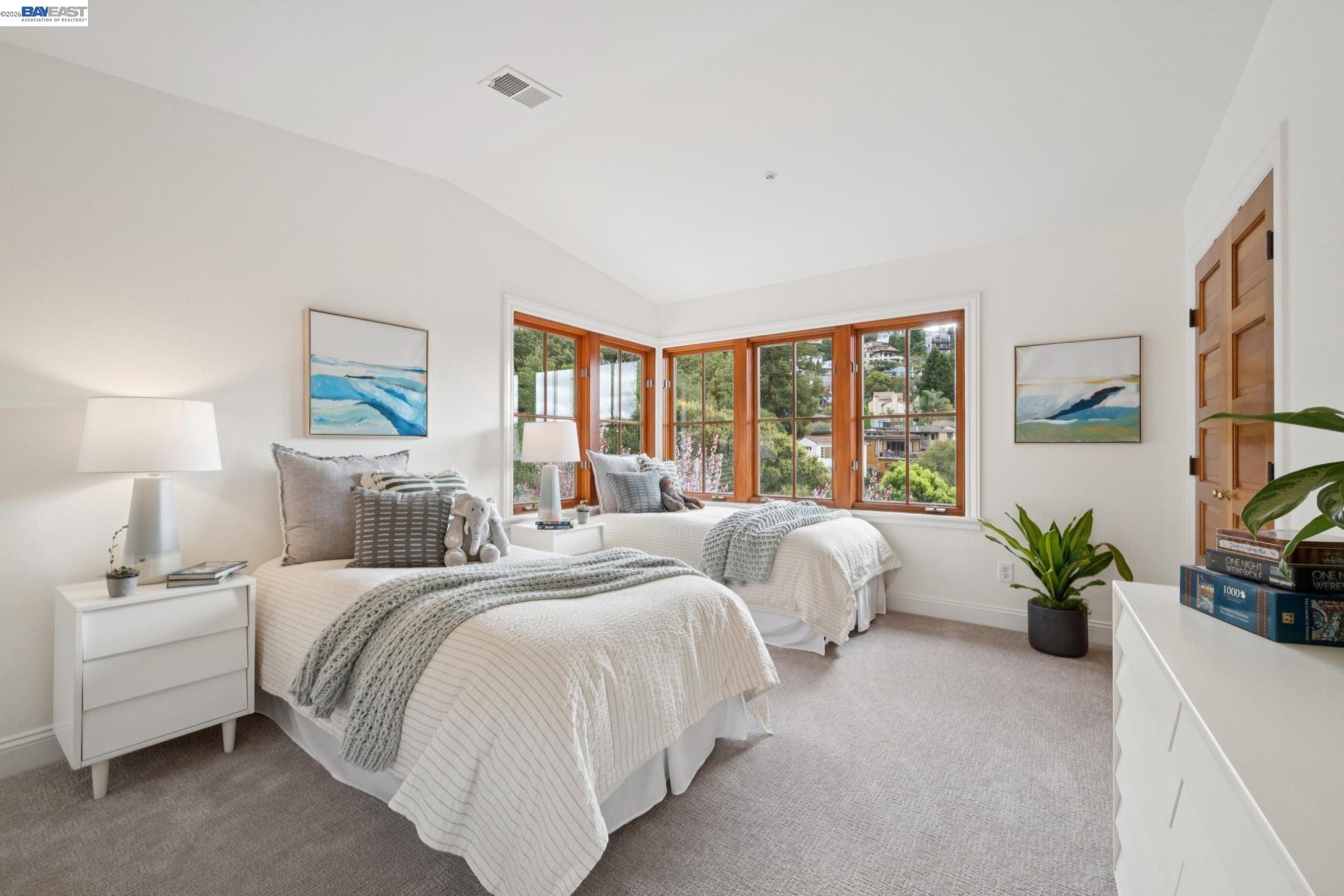 Detail Gallery Image 44 of 60 For 942 Aquarius Way, Oakland,  CA 94611 - 5 Beds | 3/1 Baths