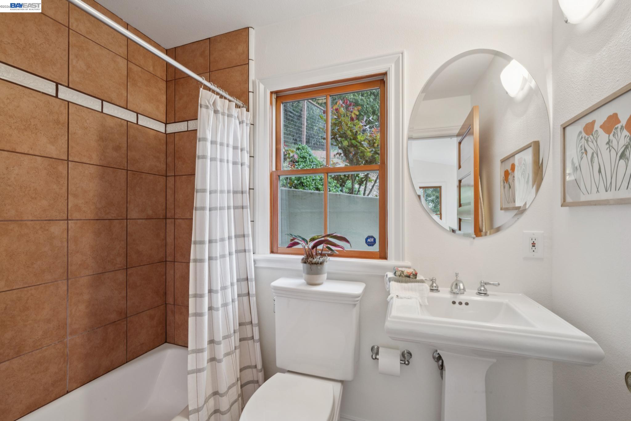 Detail Gallery Image 47 of 60 For 942 Aquarius Way, Oakland,  CA 94611 - 5 Beds | 3/1 Baths