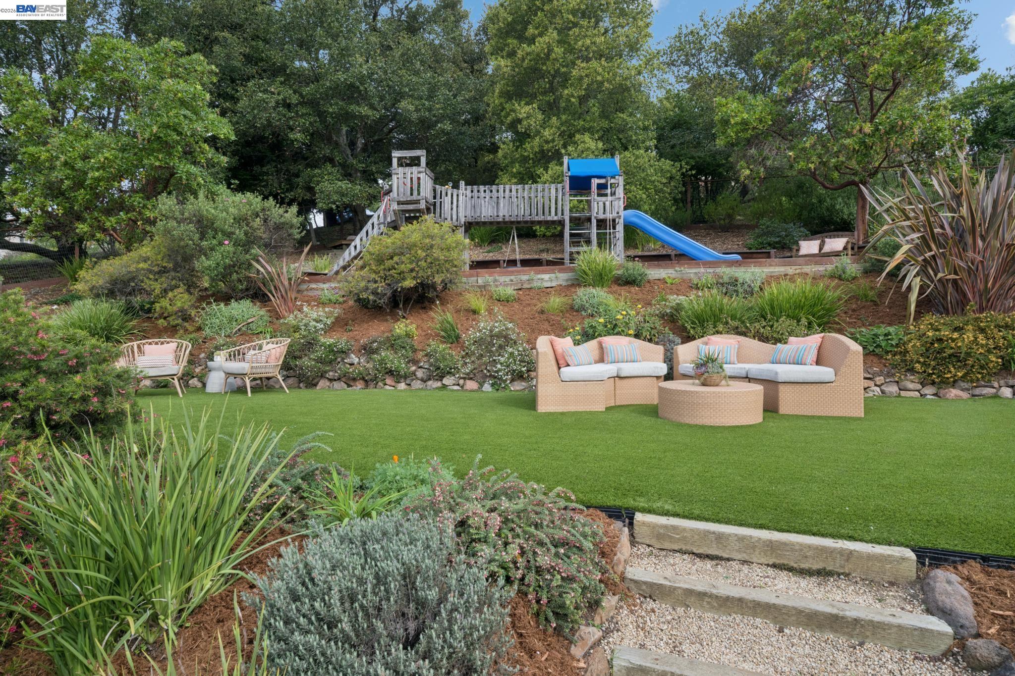 Detail Gallery Image 48 of 60 For 942 Aquarius Way, Oakland,  CA 94611 - 5 Beds | 3/1 Baths