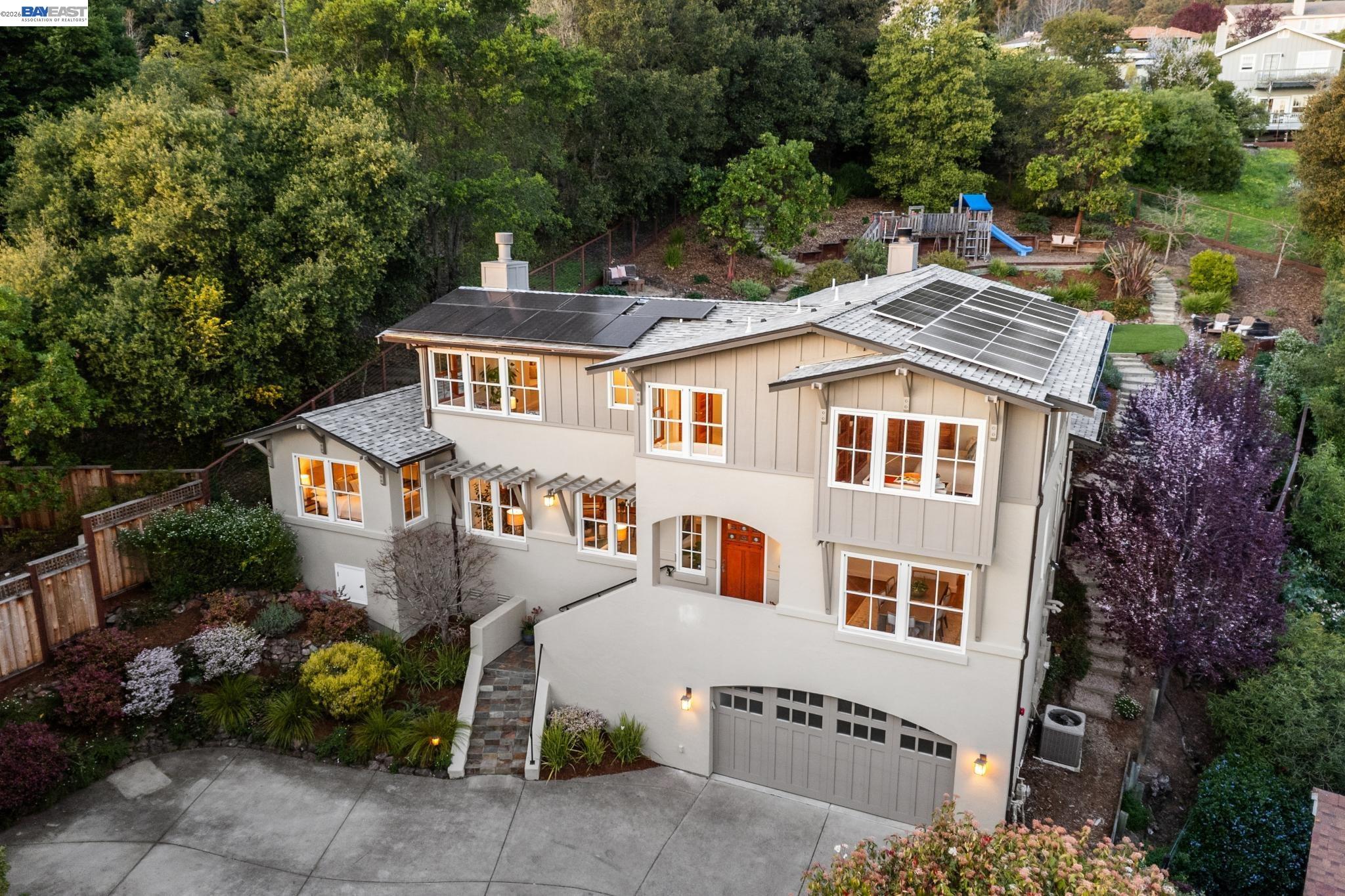 Detail Gallery Image 6 of 60 For 942 Aquarius Way, Oakland,  CA 94611 - 5 Beds | 3/1 Baths