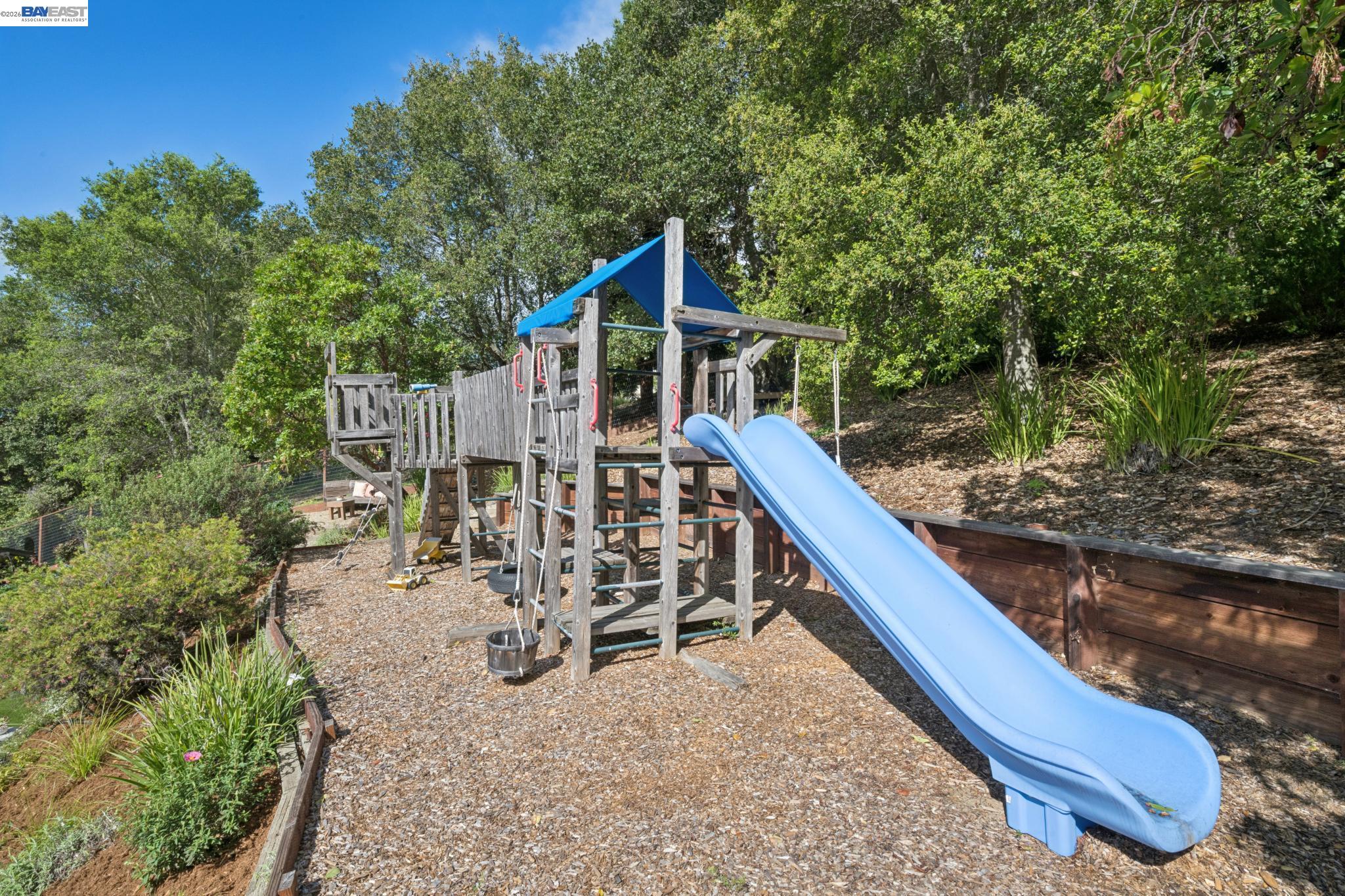 Detail Gallery Image 52 of 60 For 942 Aquarius Way, Oakland,  CA 94611 - 5 Beds | 3/1 Baths