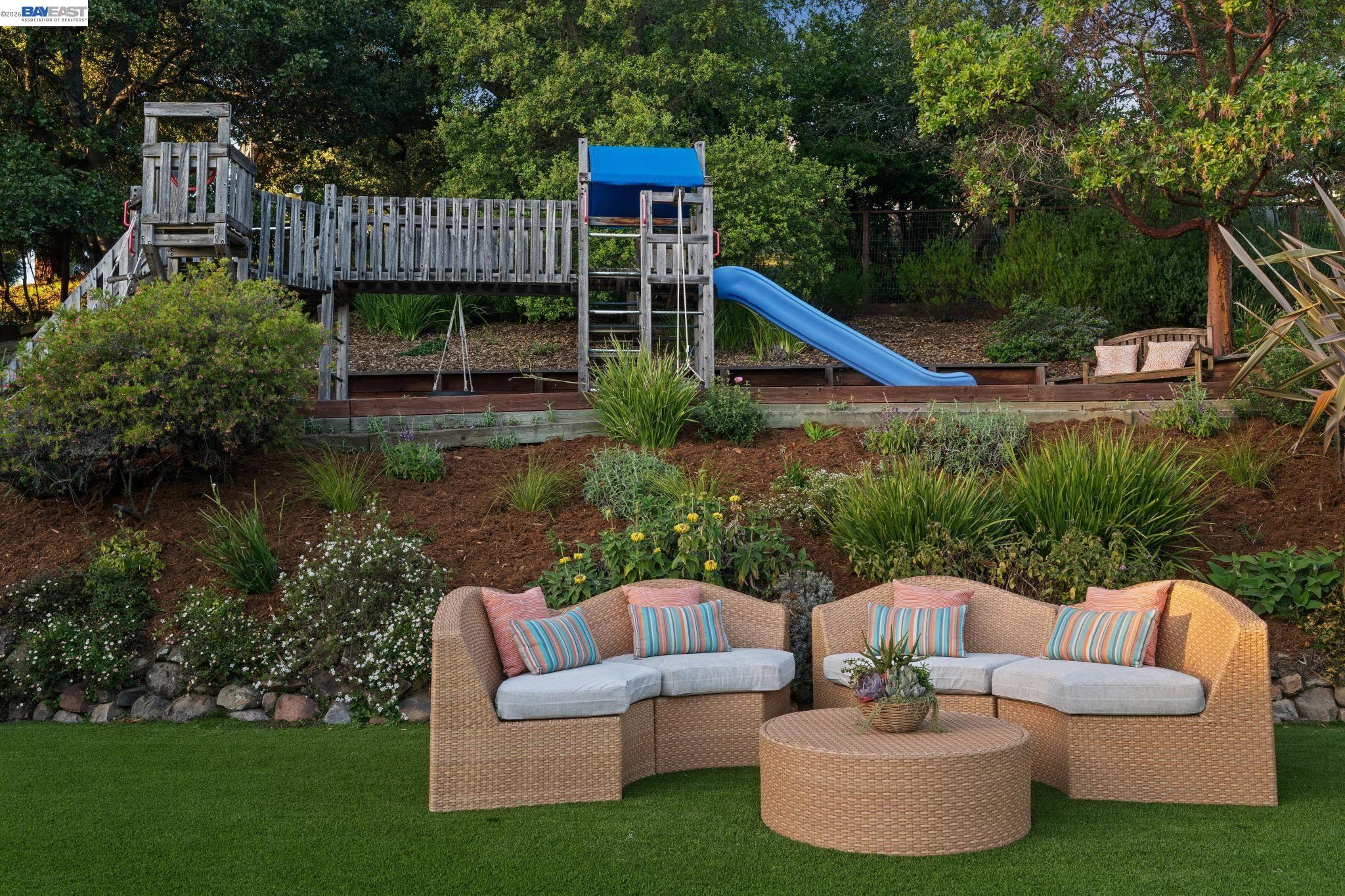 Detail Gallery Image 54 of 60 For 942 Aquarius Way, Oakland,  CA 94611 - 5 Beds | 3/1 Baths