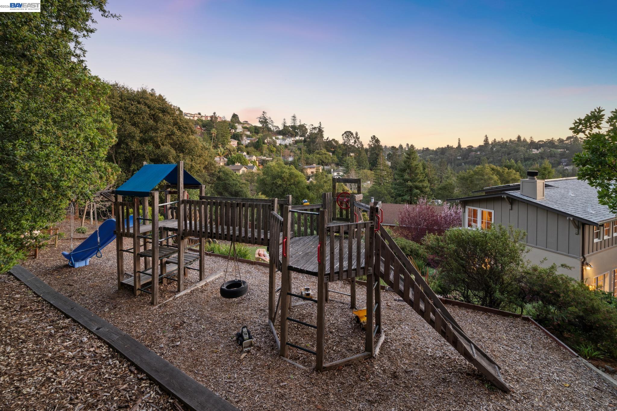 Detail Gallery Image 55 of 60 For 942 Aquarius Way, Oakland,  CA 94611 - 5 Beds | 3/1 Baths