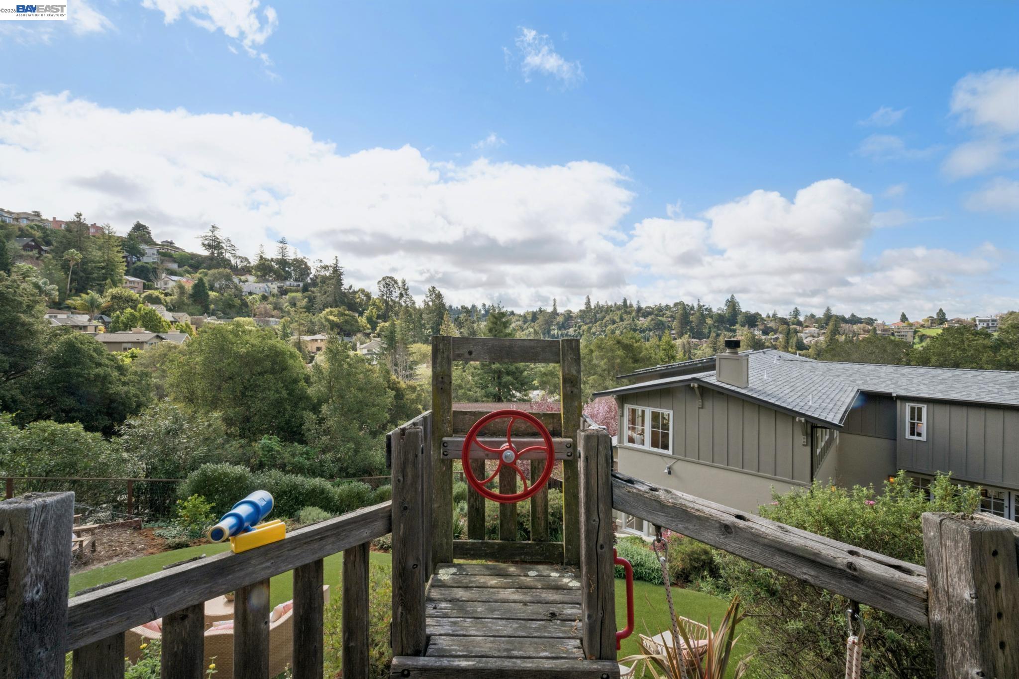 Detail Gallery Image 56 of 60 For 942 Aquarius Way, Oakland,  CA 94611 - 5 Beds | 3/1 Baths