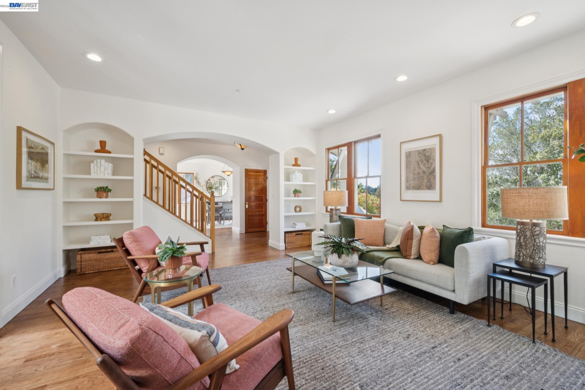 Detail Gallery Image 7 of 60 For 942 Aquarius Way, Oakland,  CA 94611 - 5 Beds | 3/1 Baths