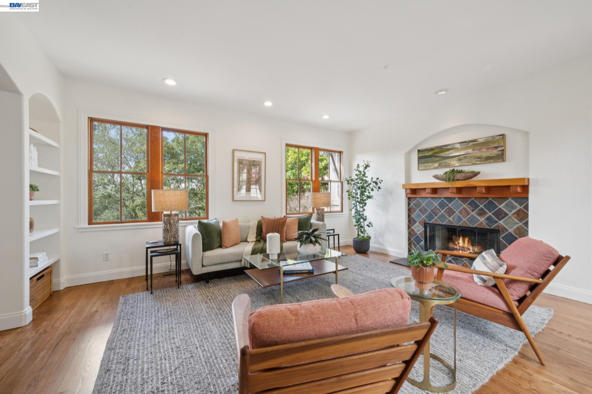 Detail Gallery Image 8 of 60 For 942 Aquarius Way, Oakland,  CA 94611 - 5 Beds | 3/1 Baths