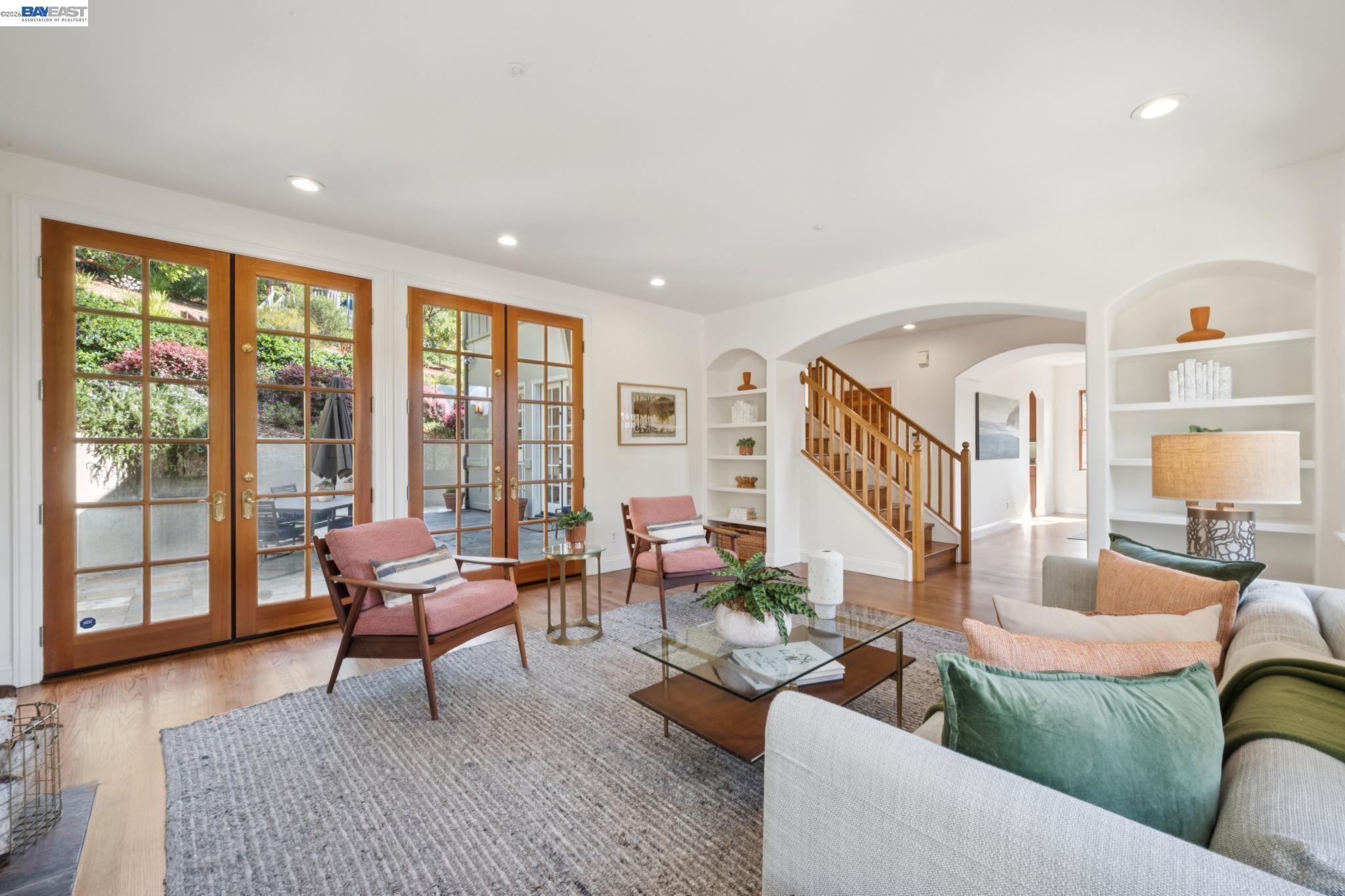 Detail Gallery Image 9 of 60 For 942 Aquarius Way, Oakland,  CA 94611 - 5 Beds | 3/1 Baths