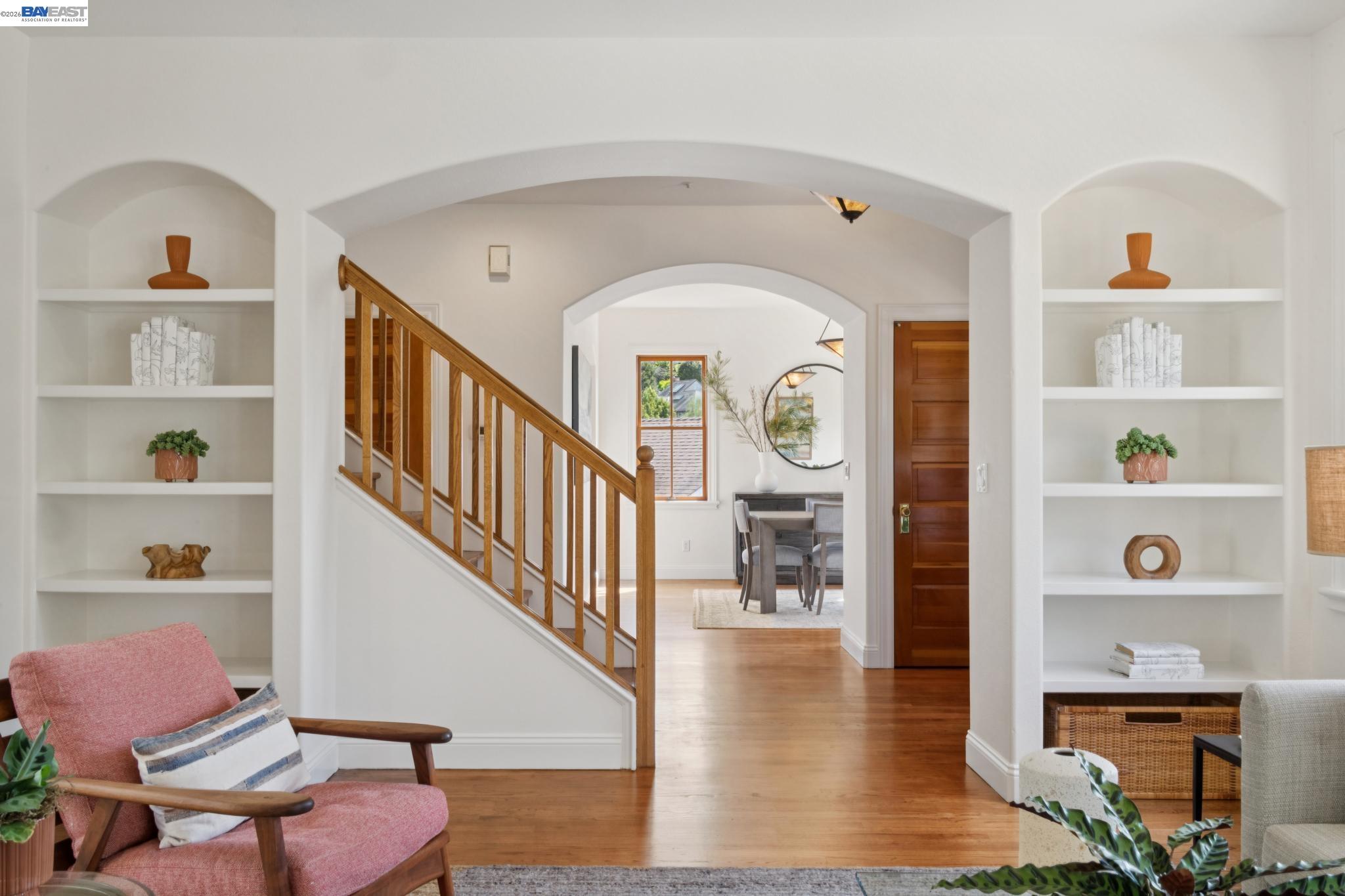 Detail Gallery Image 10 of 60 For 942 Aquarius Way, Oakland,  CA 94611 - 5 Beds | 3/1 Baths