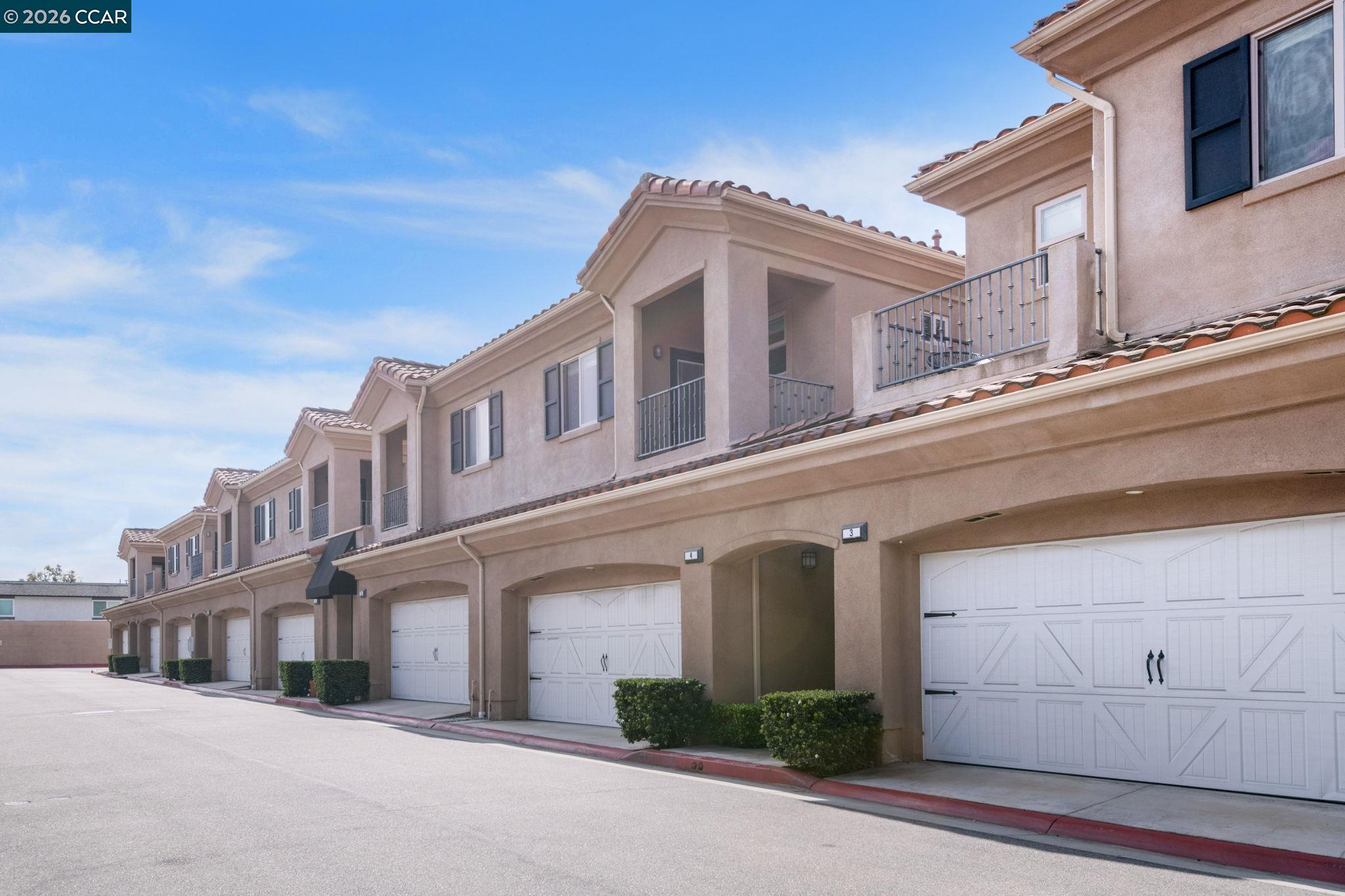Detail Gallery Image 2 of 38 For 20402 Santa Ana Ave #4,  Newport Beach,  CA 92660 - 2 Beds | 2/1 Baths