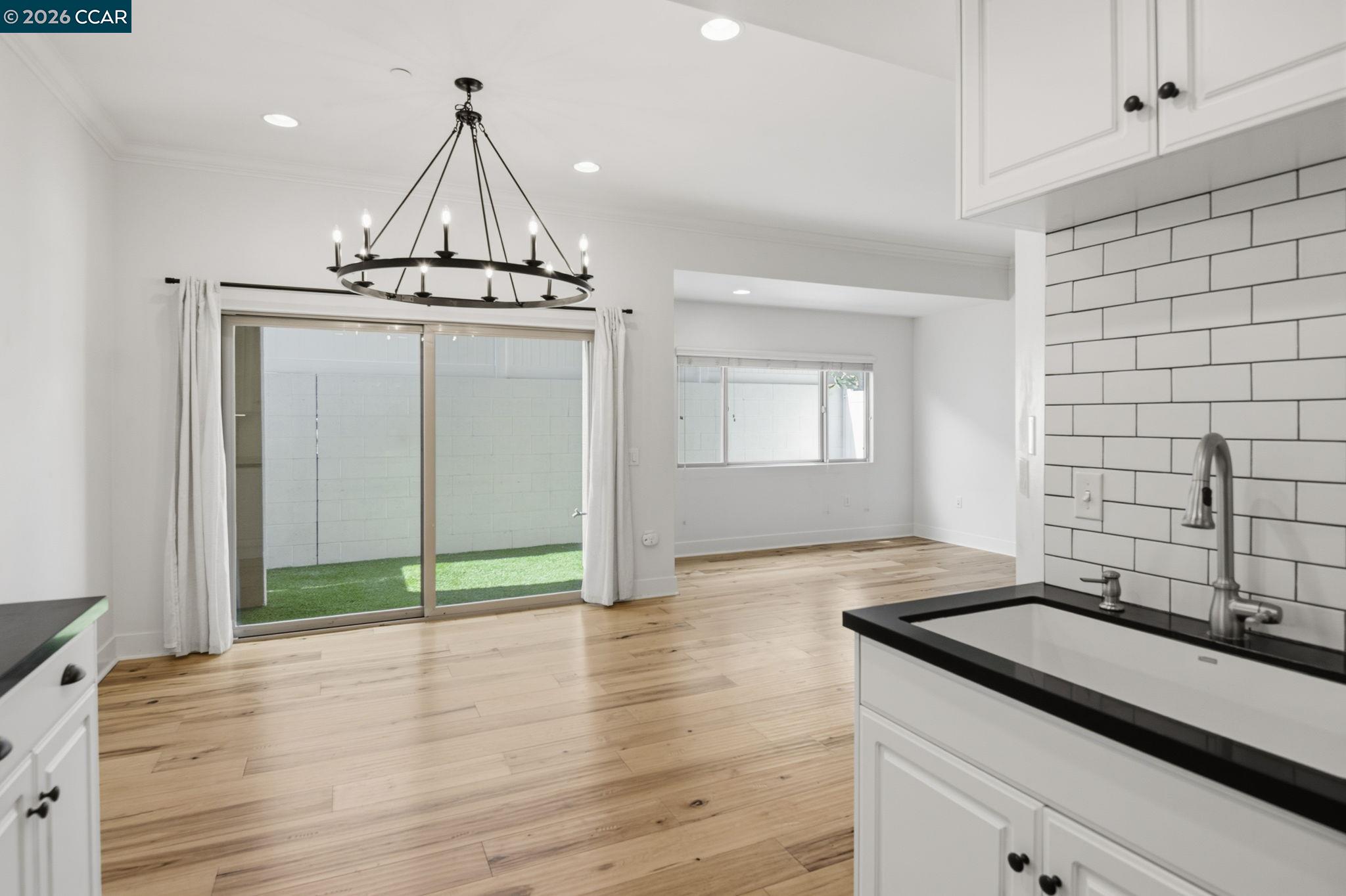 Detail Gallery Image 11 of 38 For 20402 Santa Ana Ave #4,  Newport Beach,  CA 92660 - 2 Beds | 2/1 Baths